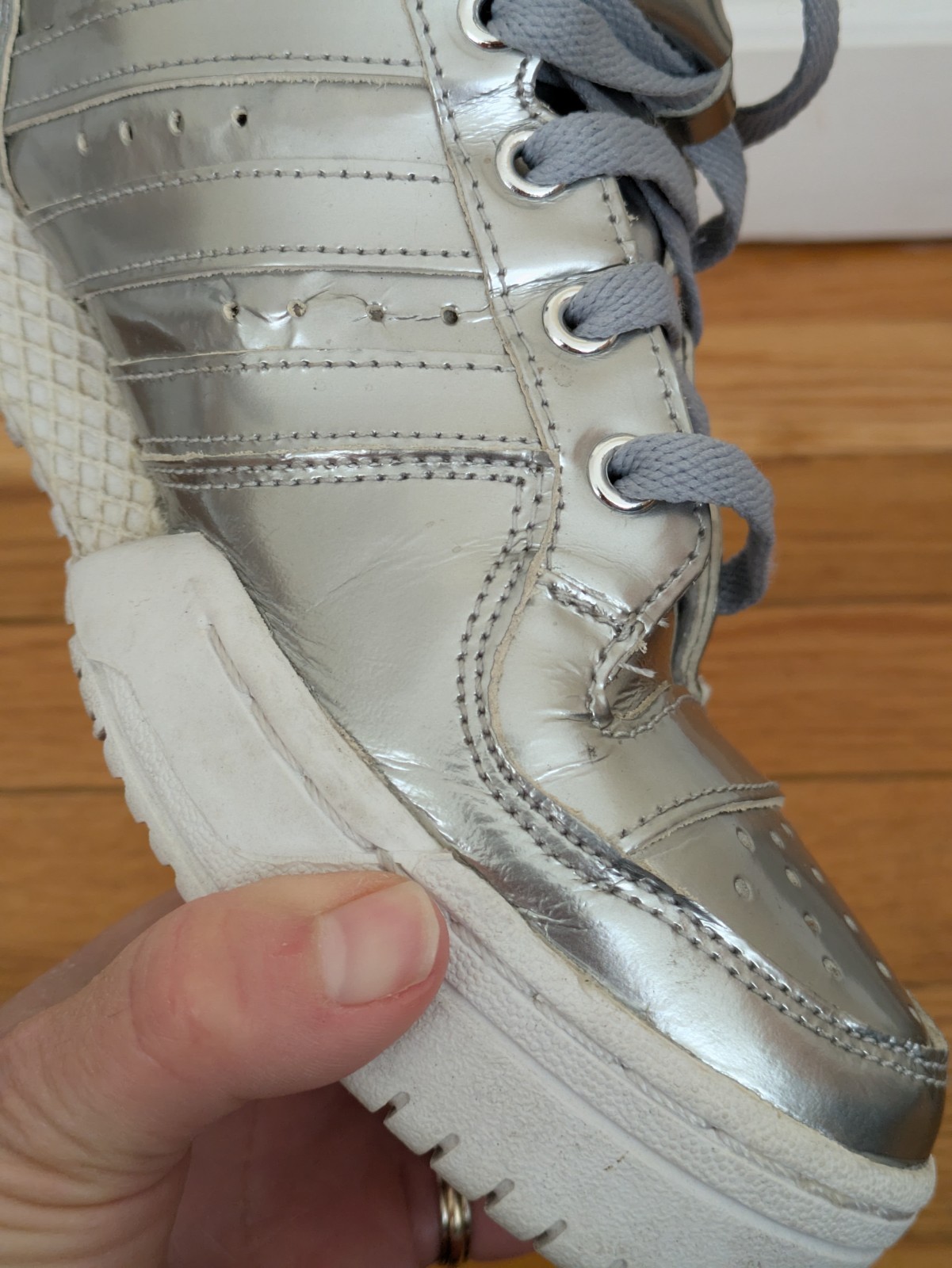 Adidas Jeremy Scott ” Missing Wings” Metallic Silver S77798 Size 8.5 US Sneakers