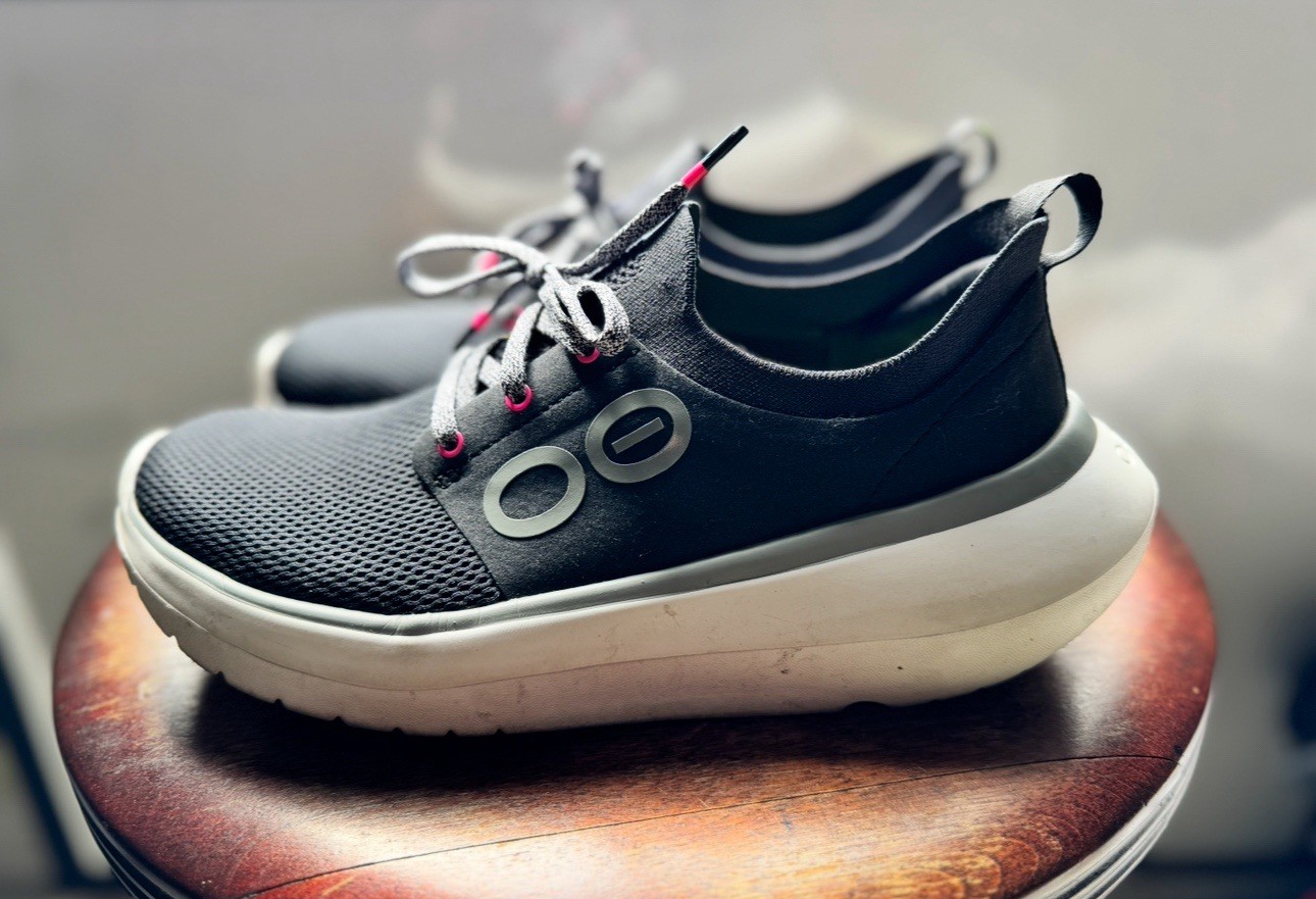 Oofos Women’s Size 8 Oomy Stride Black White $160 MSRP