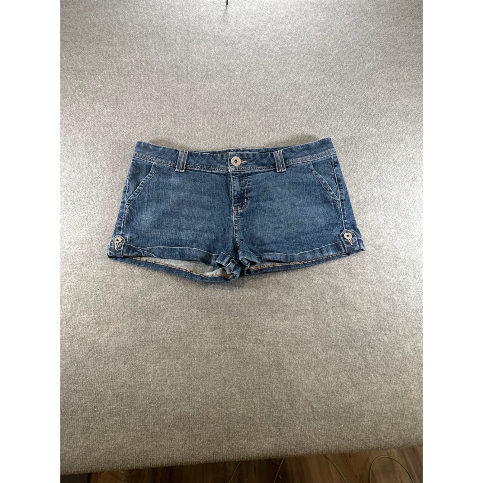 Guess Jeans Womens Medium Wash Denim Cuffed Shorts Size 34 Q21A0200000