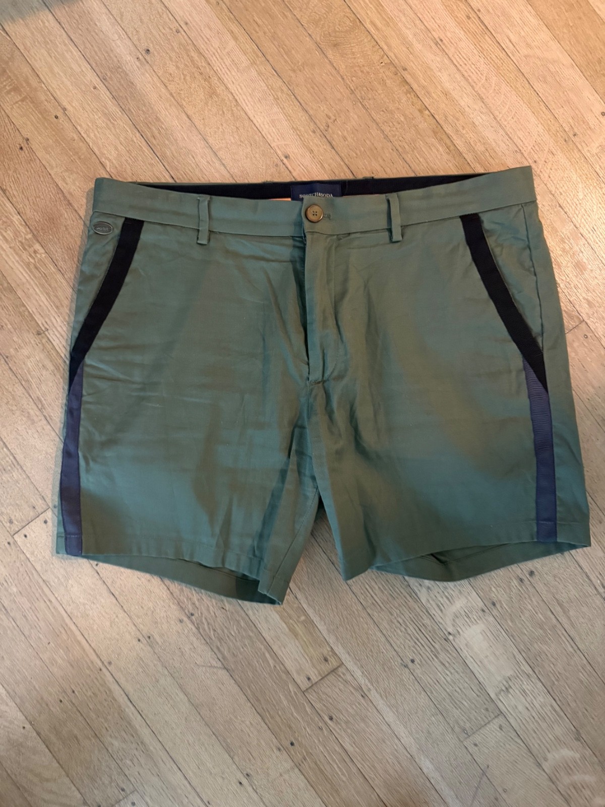 Scotch & Soda “Sea You” Colorblock w/ black side stripe, Chino Shorts W33
