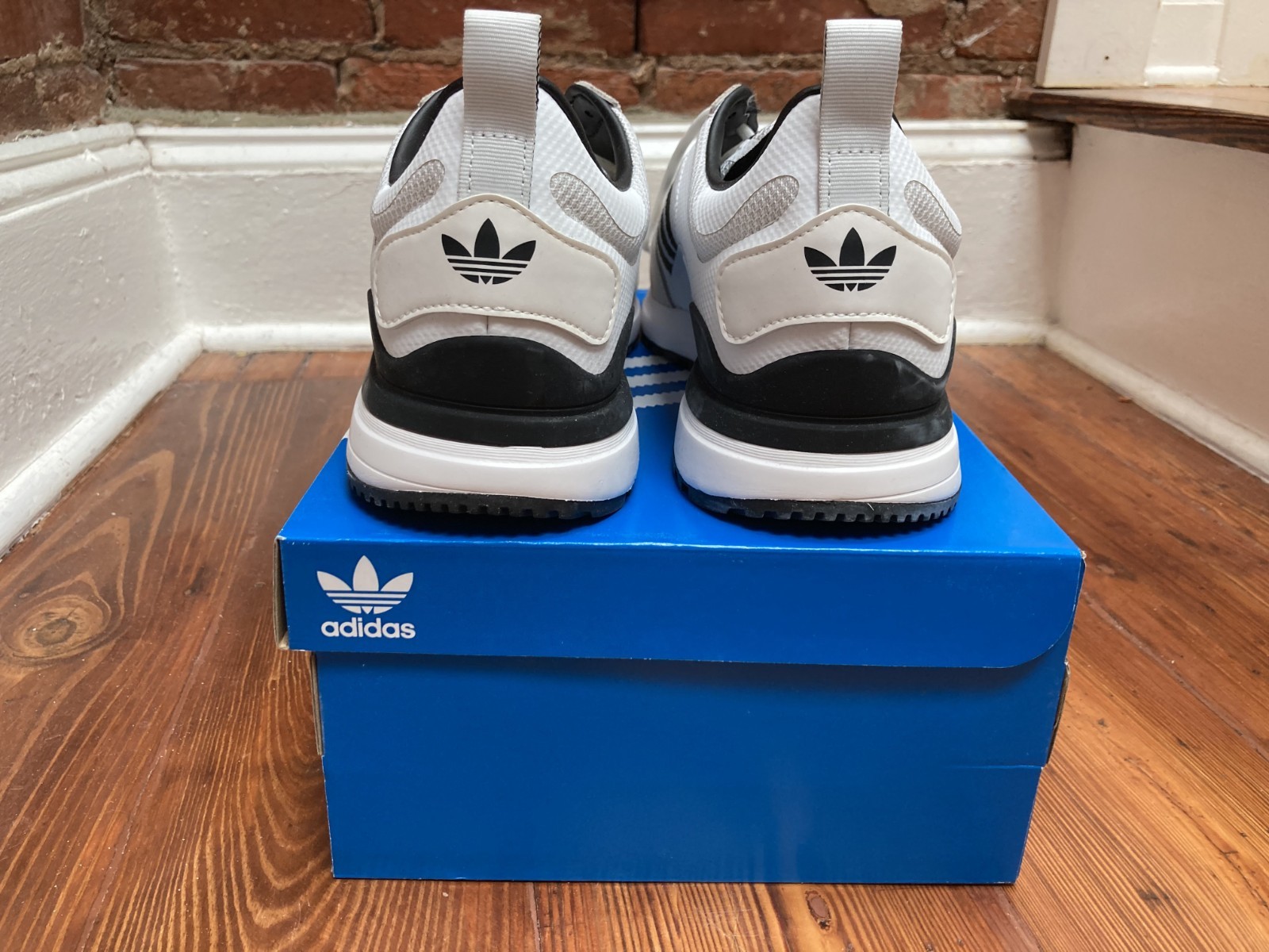 Adidas ZX 700 HD Sneaker, Size US 10 White with Blue Stripes