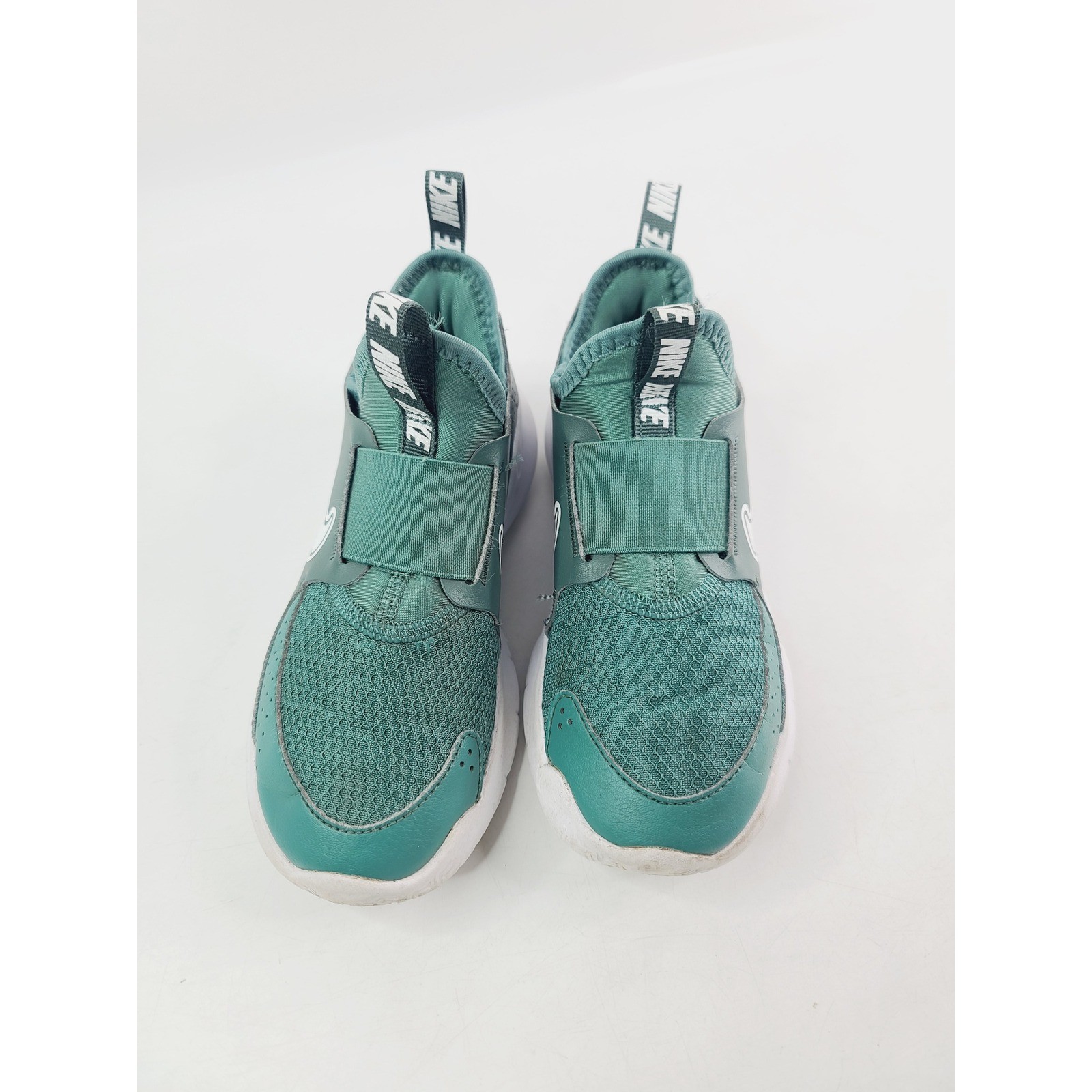 Nike, Mesh, Synthetic Athletic Casual Sneakers, Boys’ Size 13C Green /White
