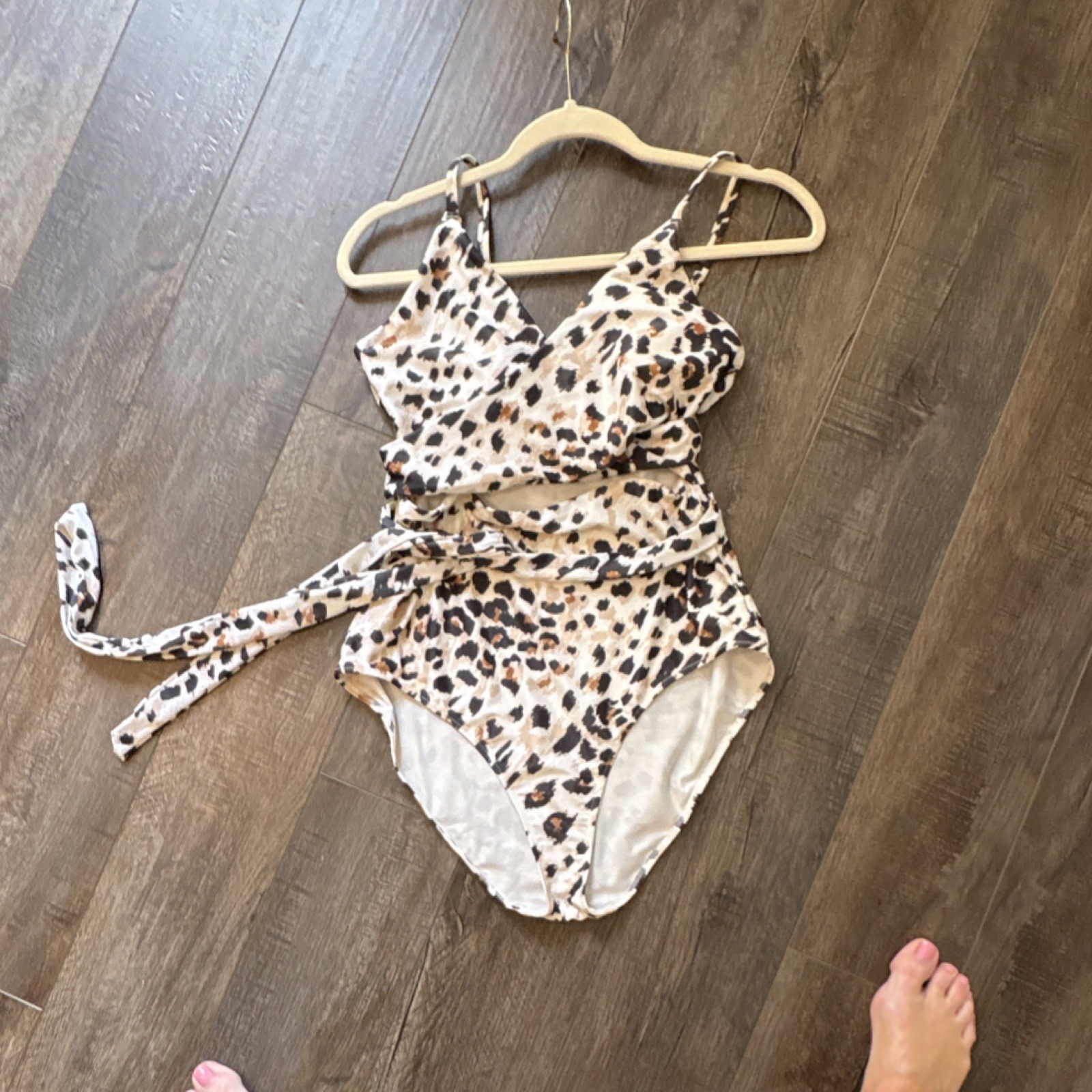 Aerie Leopard Print Belted Adjustable Strap One Piece Swimsuit Size Large