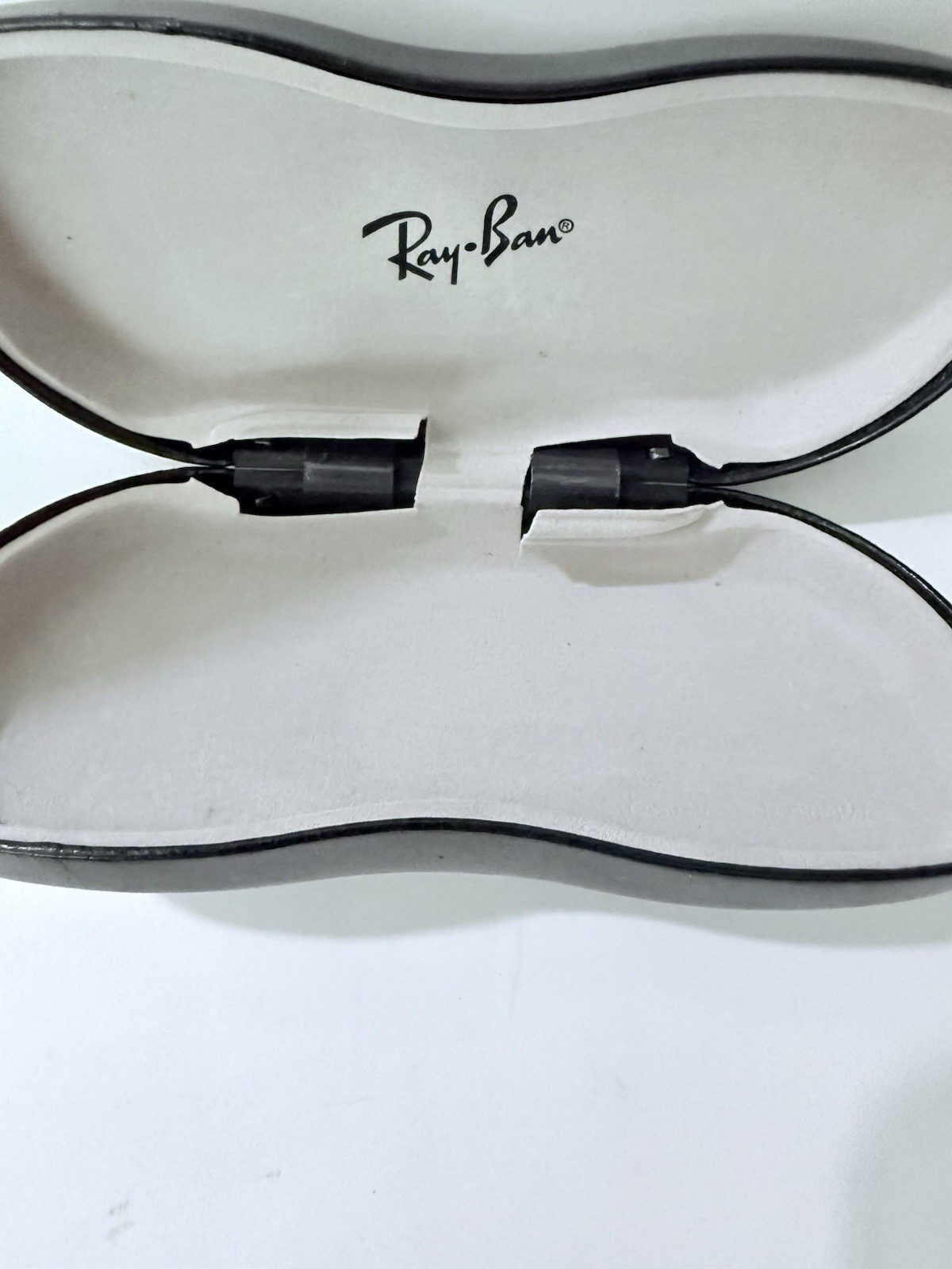 Ray-Ban Sunglasses RB 4122 601/71 3N Polished Black Frames With Case (scratched)