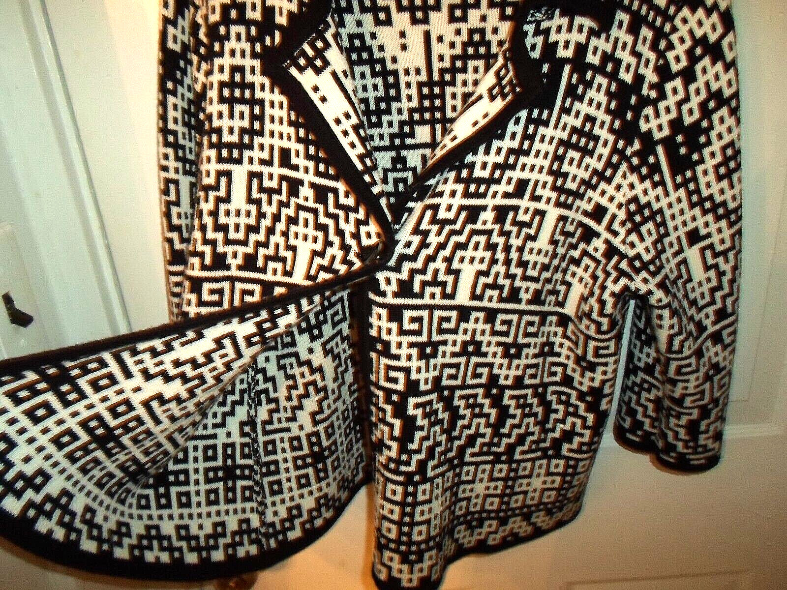 Chaus Womens XL Single Button Black & White Knit Cardigan Sweater Collared Lapel