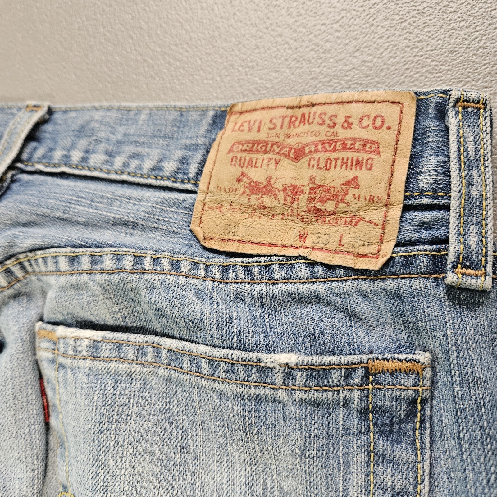 Levi’s 527 Denim Jeans Low Boot Cut Men’s 33×34 Blue Distressed Med Wash