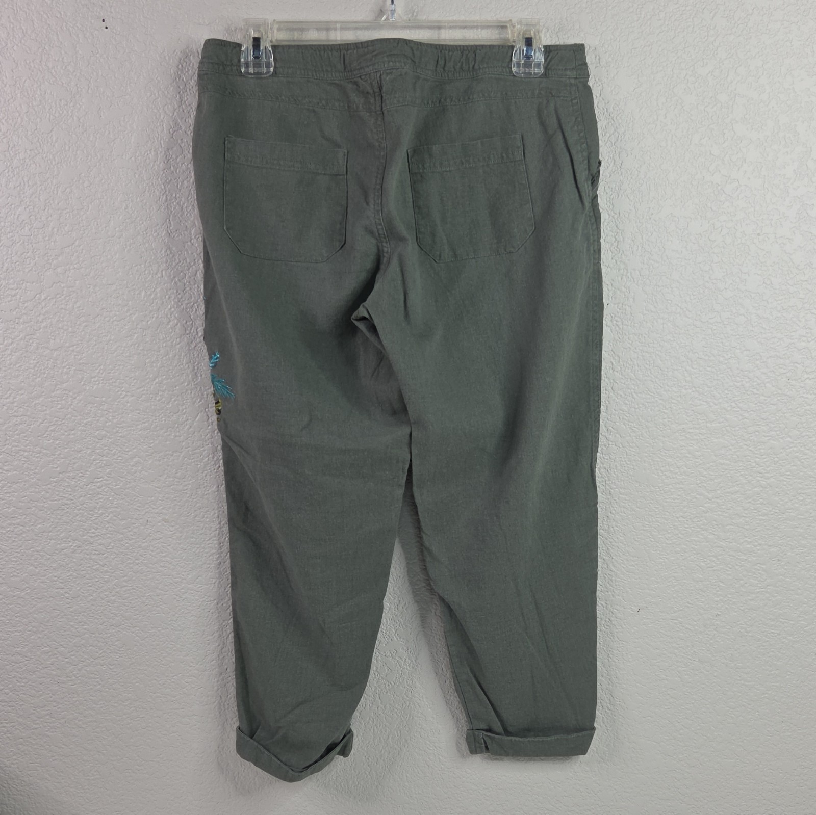 Women’s Green Linen Floral Embroidered Ankle Pants