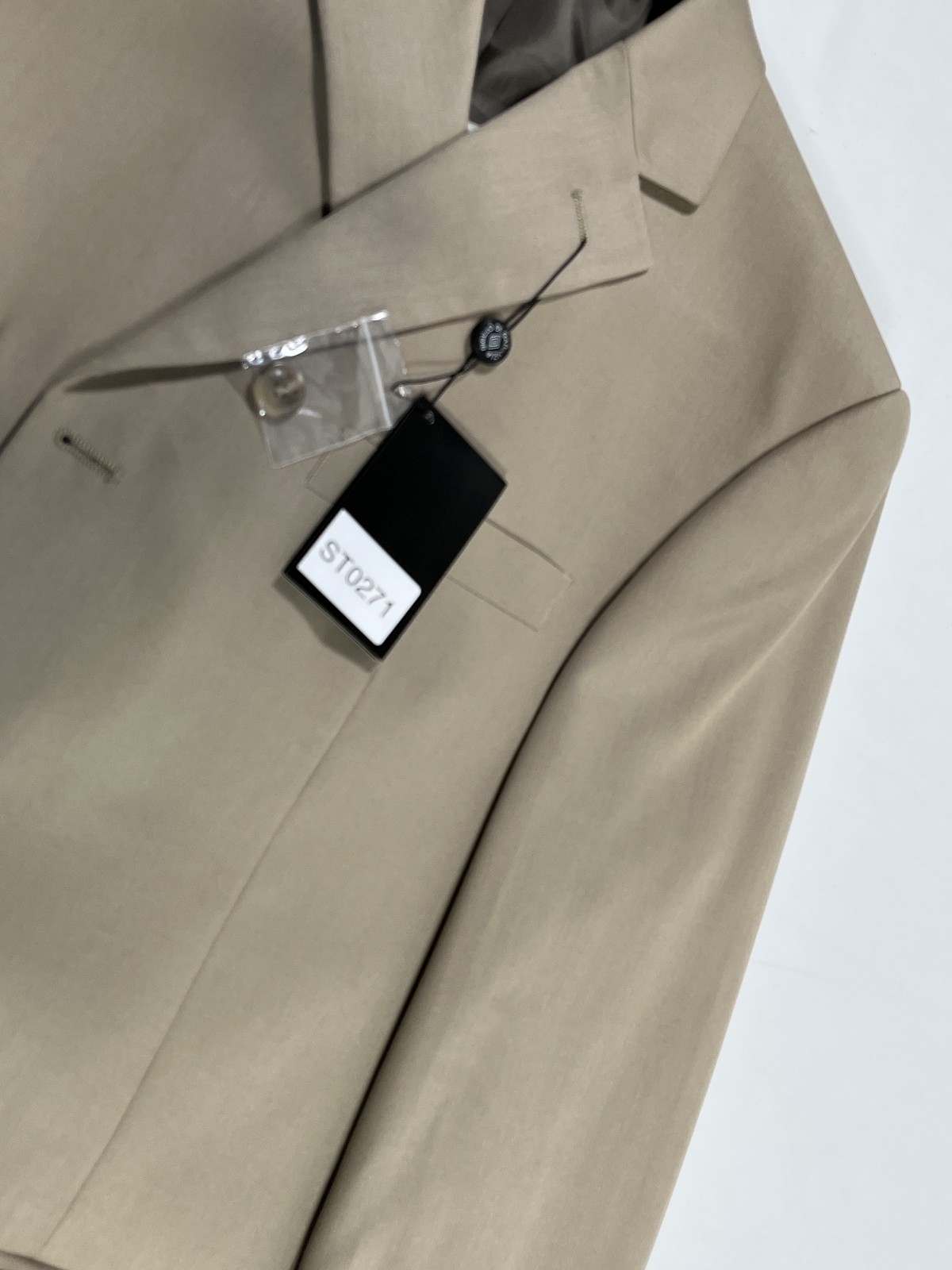 Mens Lineage Beige 3 Button Suit Size 42R 36W NEW