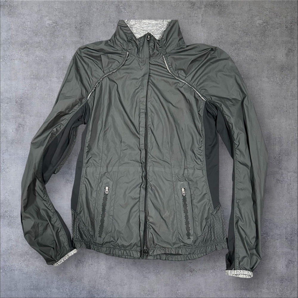 Lululemon Run Essential Jacket Black / Anthracite Grey Sz 6