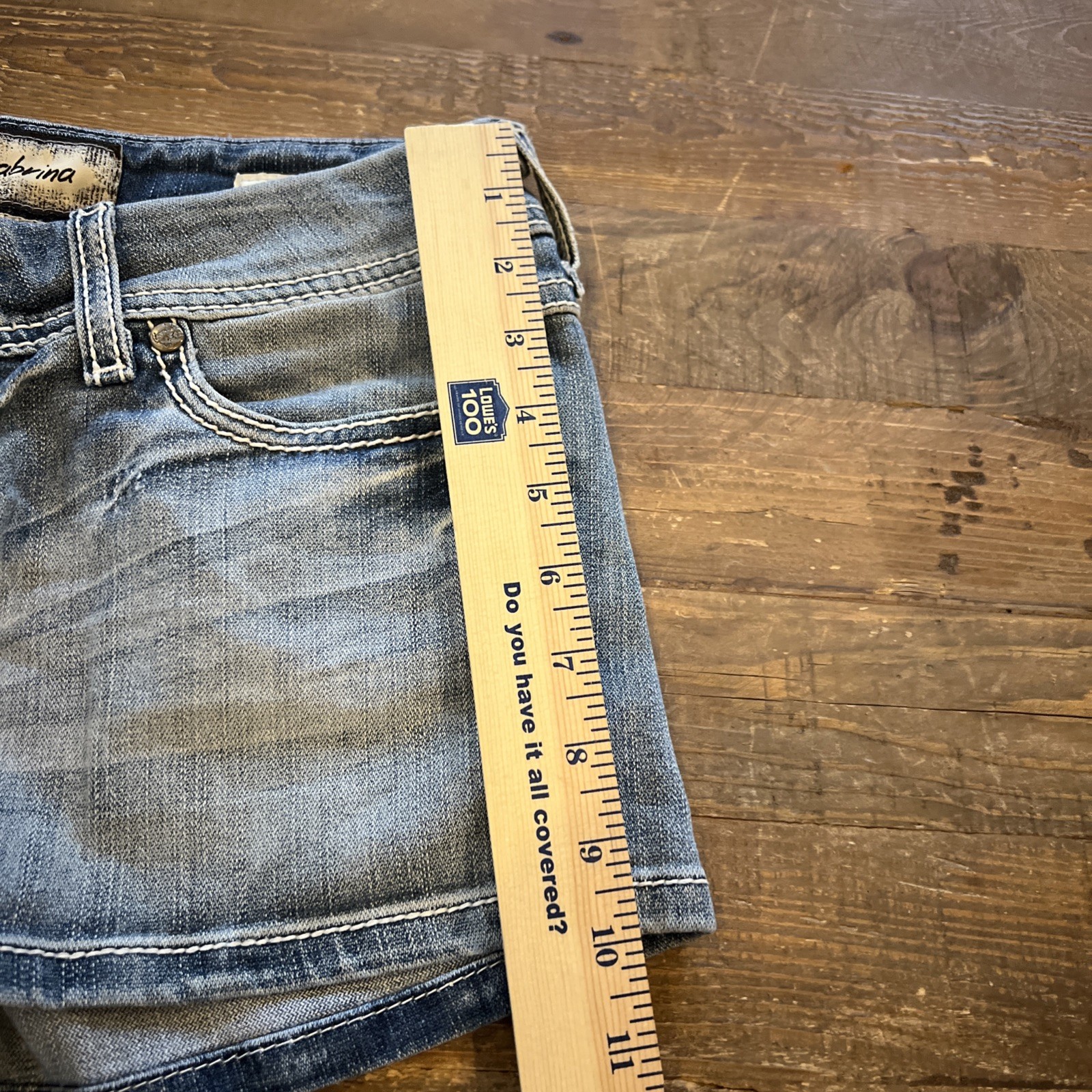 Buckle BKE Sabrina Light Wash Distressed Stretch Y2K Low Rise Shorts Sz 26