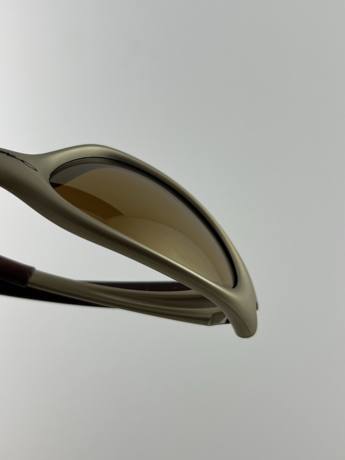Oakley Minute 1.0 FMJ Platinum Frame Gold Iridium Lens Rootbeer Ear 04-082 XX
