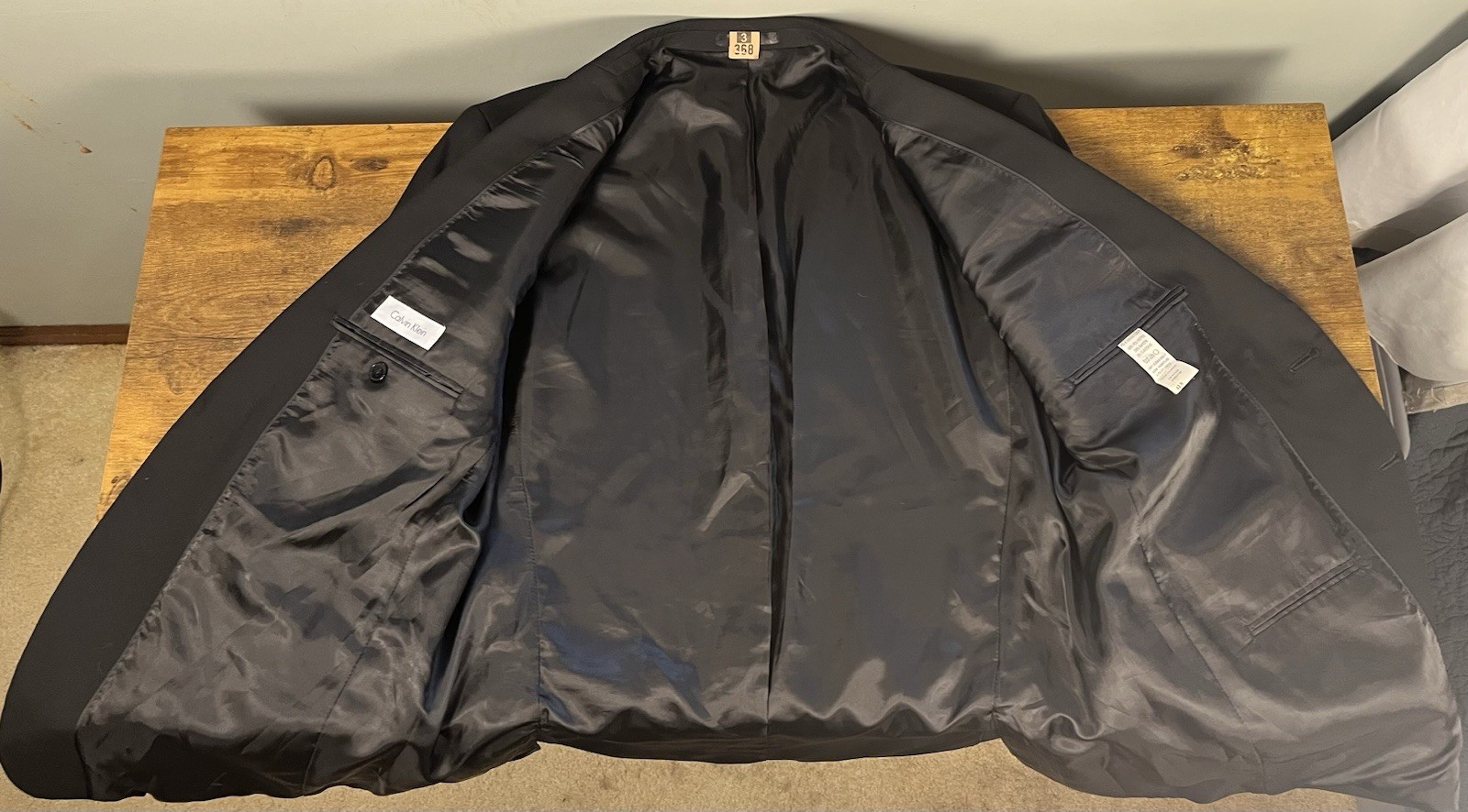 Calvin Klein Black Solid Tuxedo Suit Jacket 42R Regular Fit 2-Button Notch