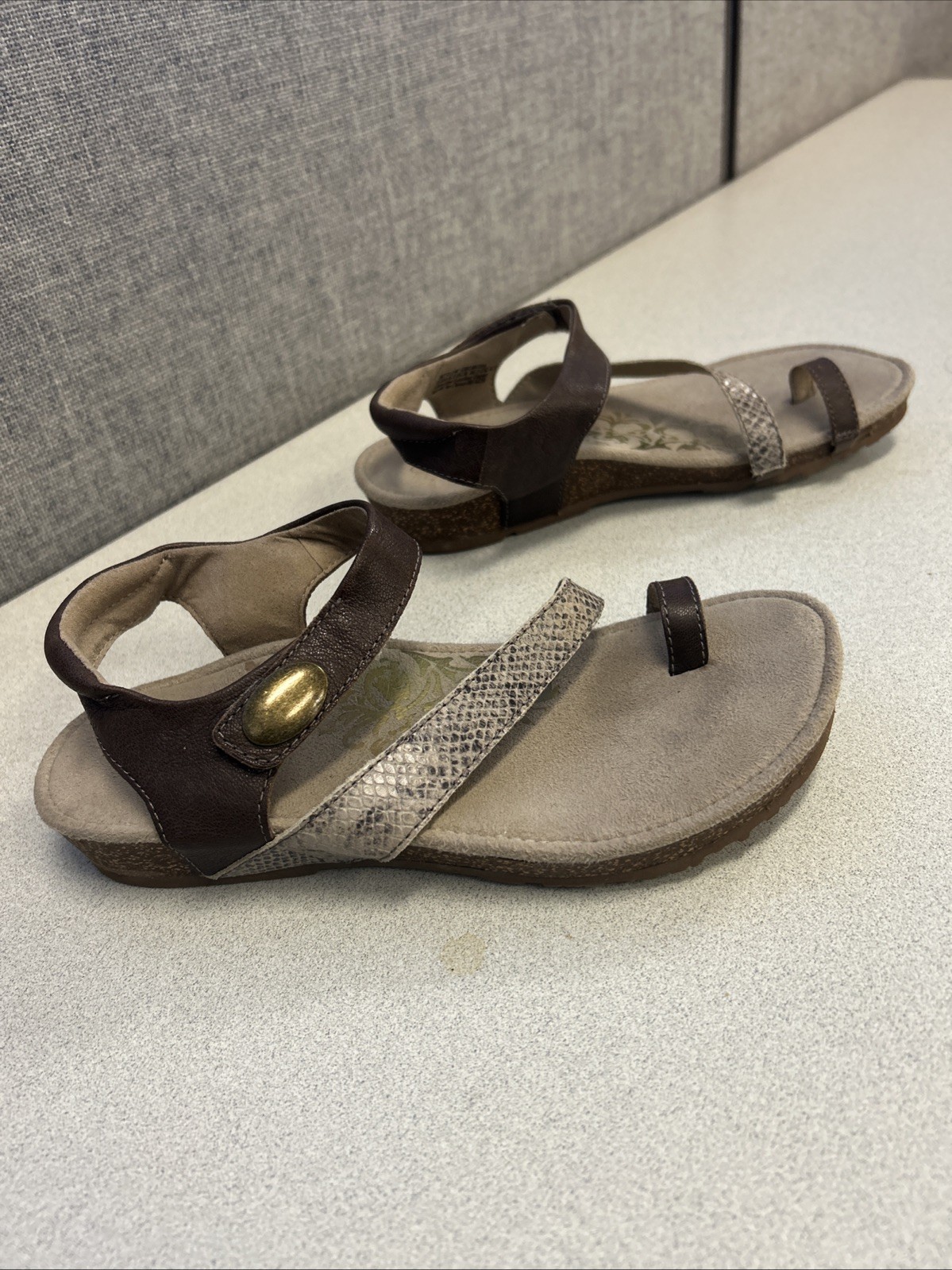 Aetrex Georgia Leather Wedge Toe Loop Sandals Size 6.5 Slingback Brown Multicolo