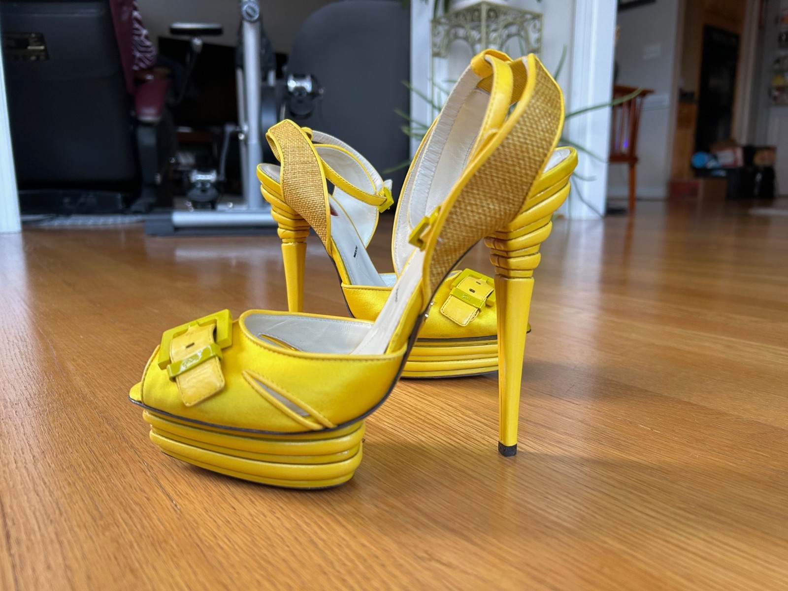 CESARE PACIOTTI Yellow Satin Slingback Pumps Stacked Heel Size 7 IT 37 Very Good