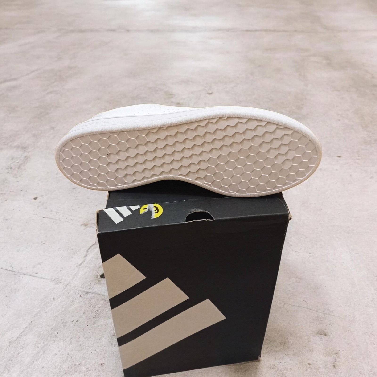 adidas Advantage White Green Lace Up Low Top Men’s Athletic Sneakers New w/Box