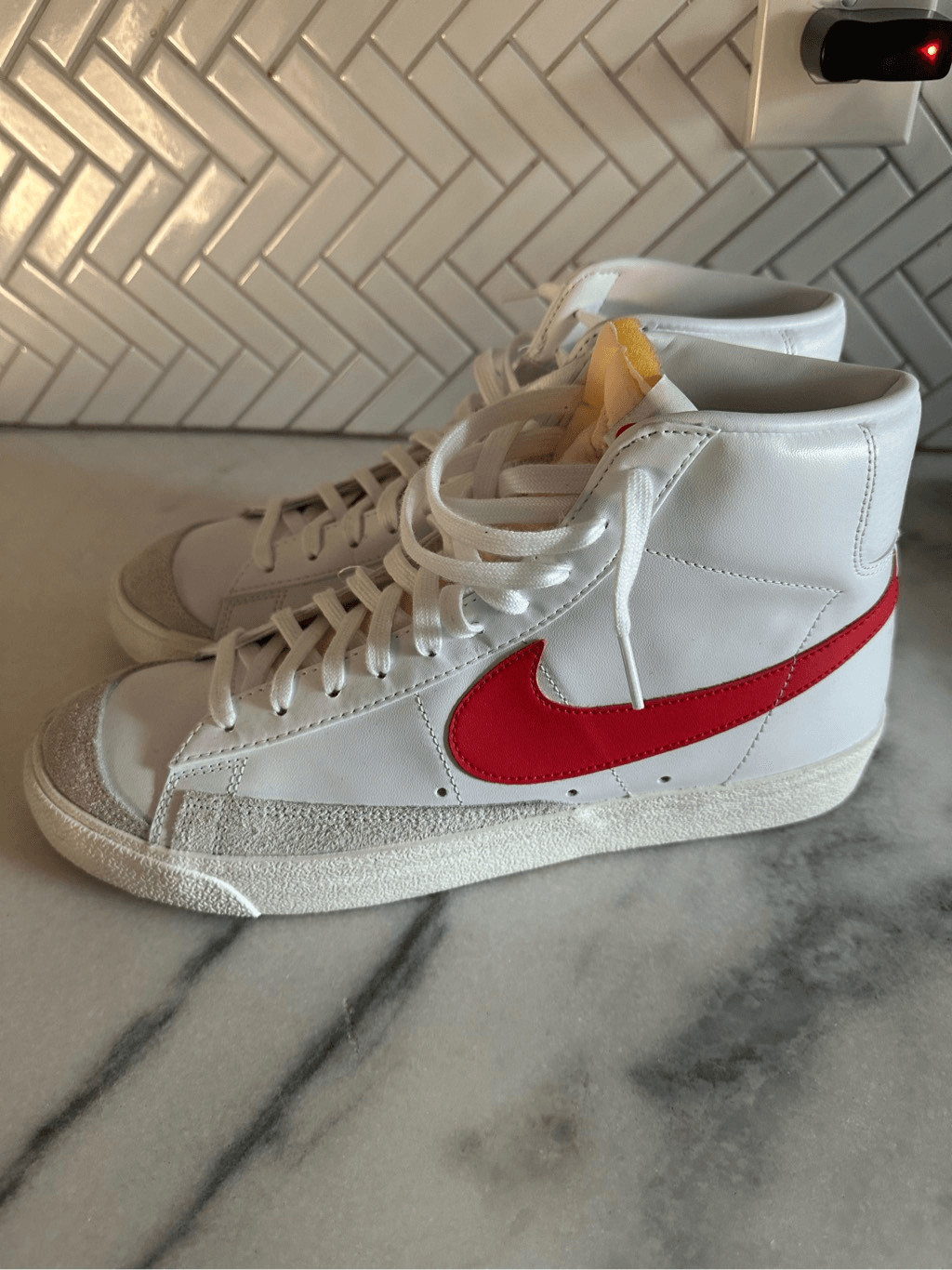 Nike Blazer Mid ’77 Vintage Men’s 11 Mismatched Swoosh Red Blue BQ6806-117