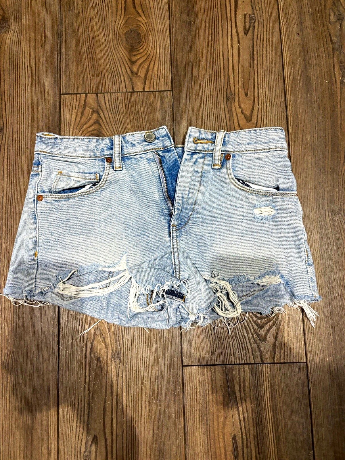 BLANKNYC The Barrow Light Wash Distressed Denim Cut Off Shorts Women’s 25