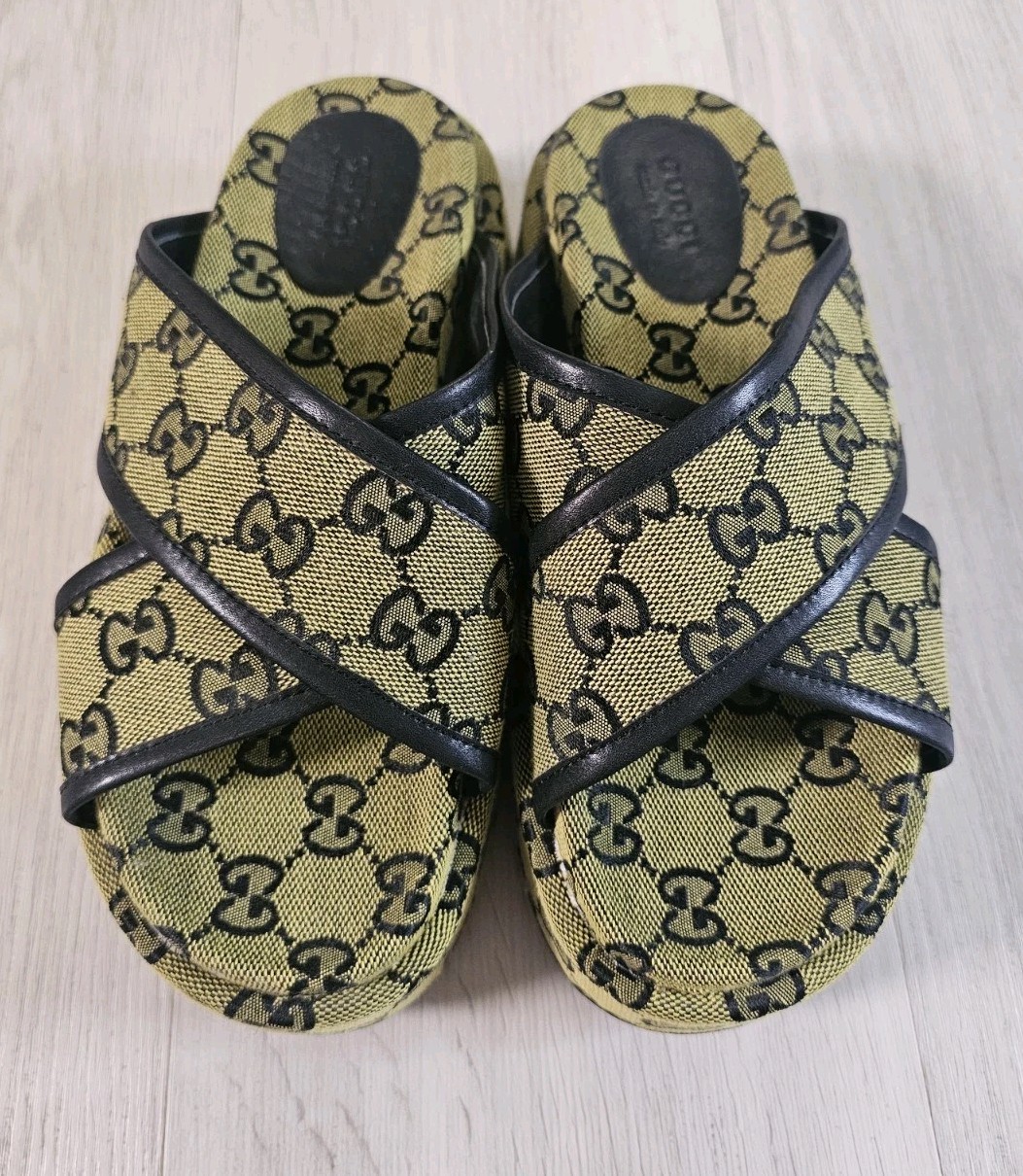 GUCCI Women’s GG Canvas/ Leather Angelina platform slide sandal US 7 EU 37