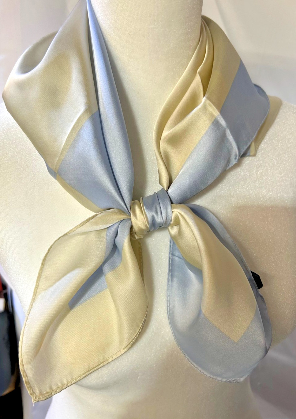 NEW 26 In. Med. Sq, Cream, and Blue Geometric Pattern 100% Polyester – PS 1008