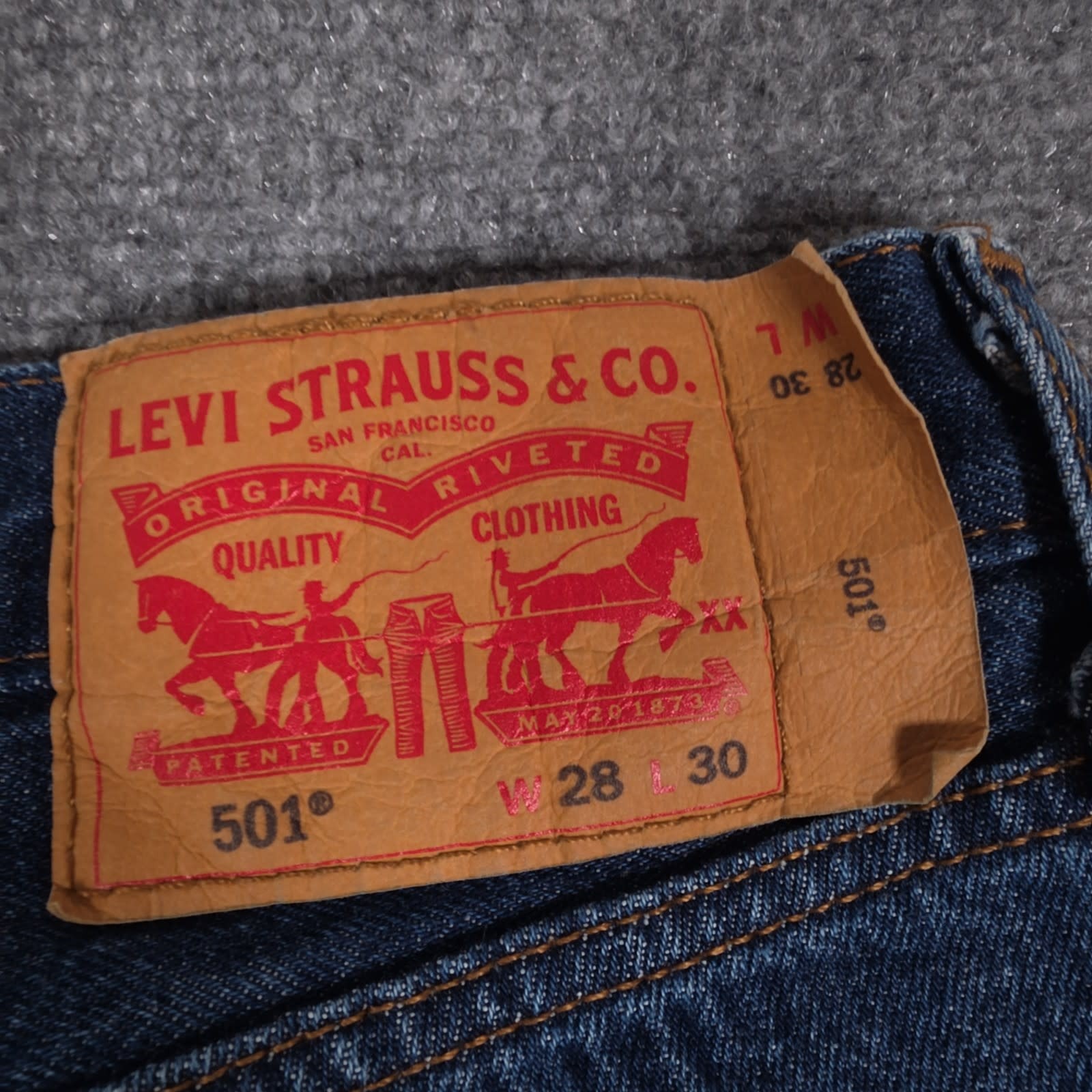 Levi’s 501 Original Fit Jeans Mens 28×30 Dark Blue Wash Button Fly Straight Leg
