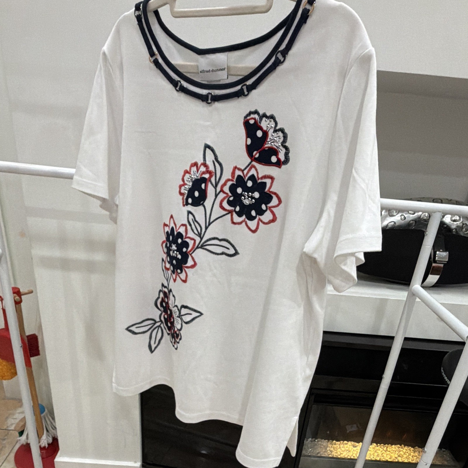 Alfred Dunner Women’s L White Floral Knit Embroidered Round Neck T-Shirt
