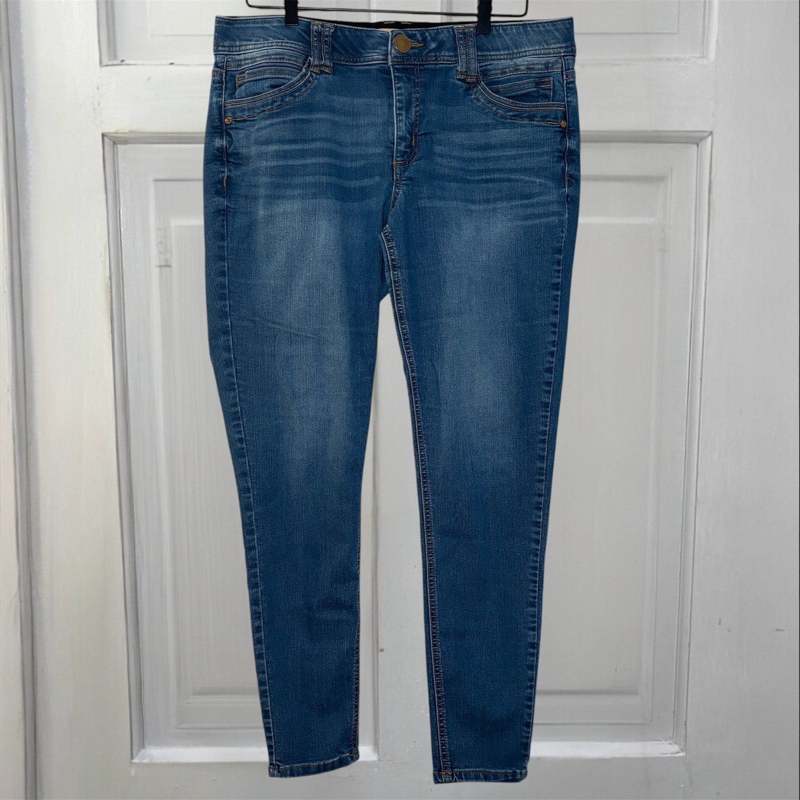 Democracy Ab solution Denim Blue Jeans Women’s 14 light Wash Whiskering Stretch