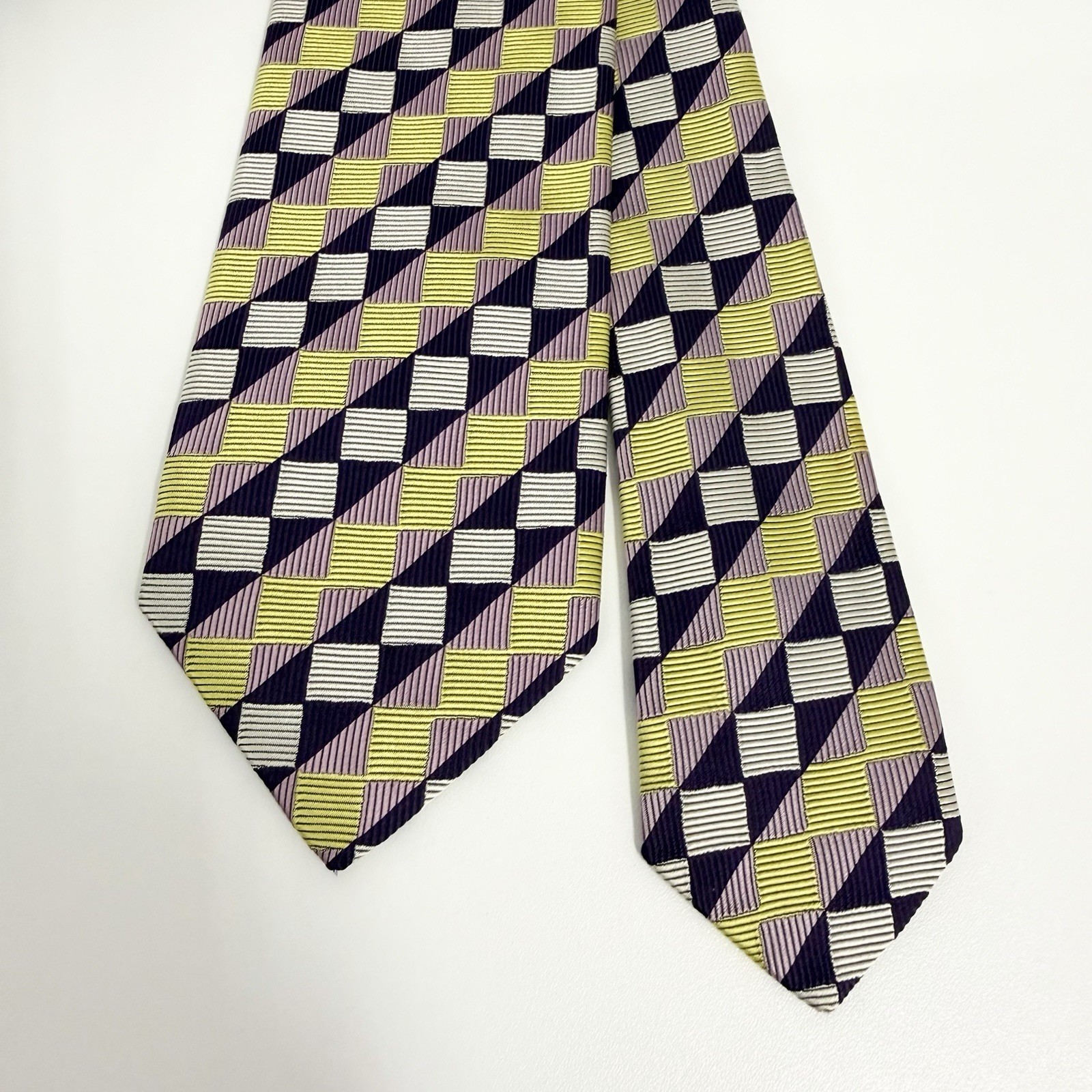 Drake’s Michael Drake Men’s Tie Geometric Checks Yellow/Purple Silk 3.25″ x 59″