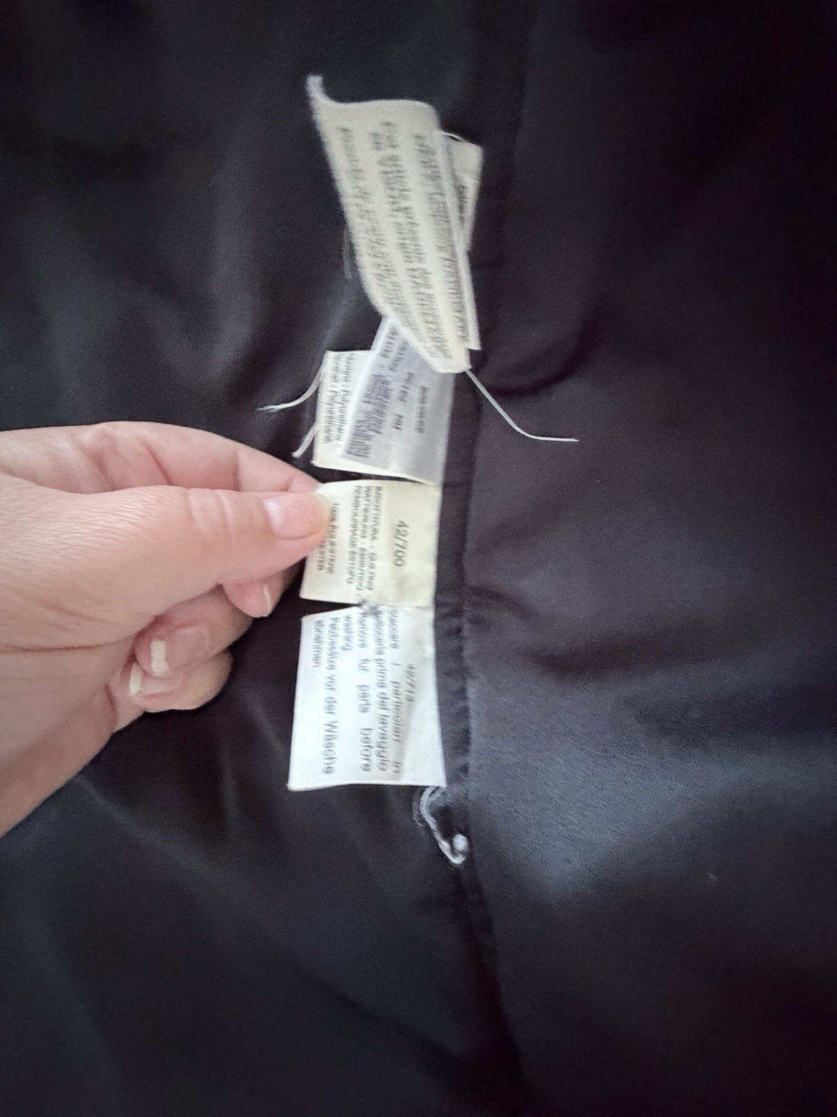 Max Mara quilted coat features a structured collar, IT42 VGC
