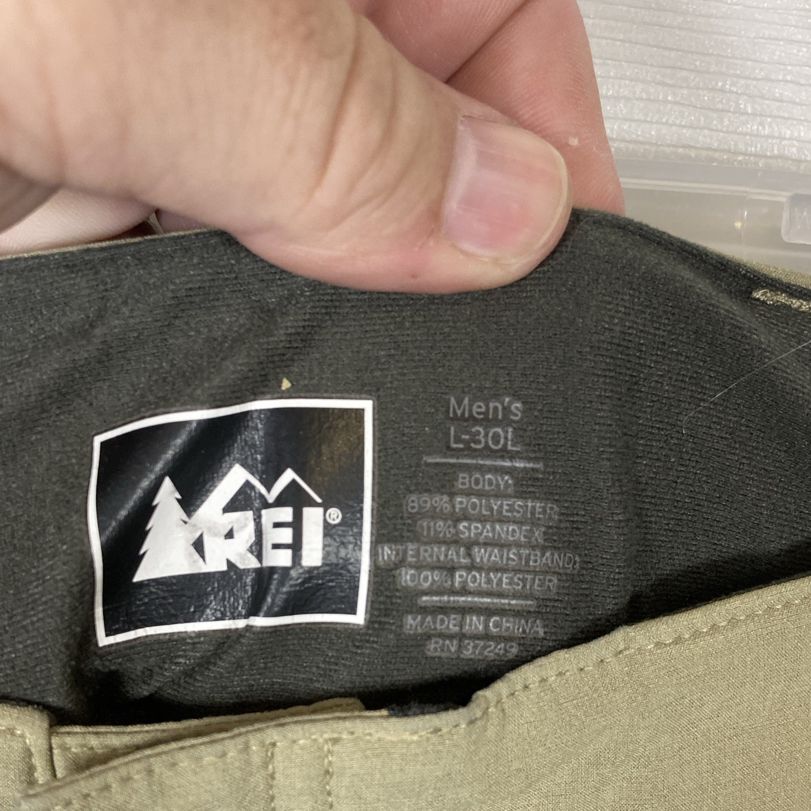 REI Men’s Green Stretch Chino Shorts Flat Front Zip Closure Pockets Solid