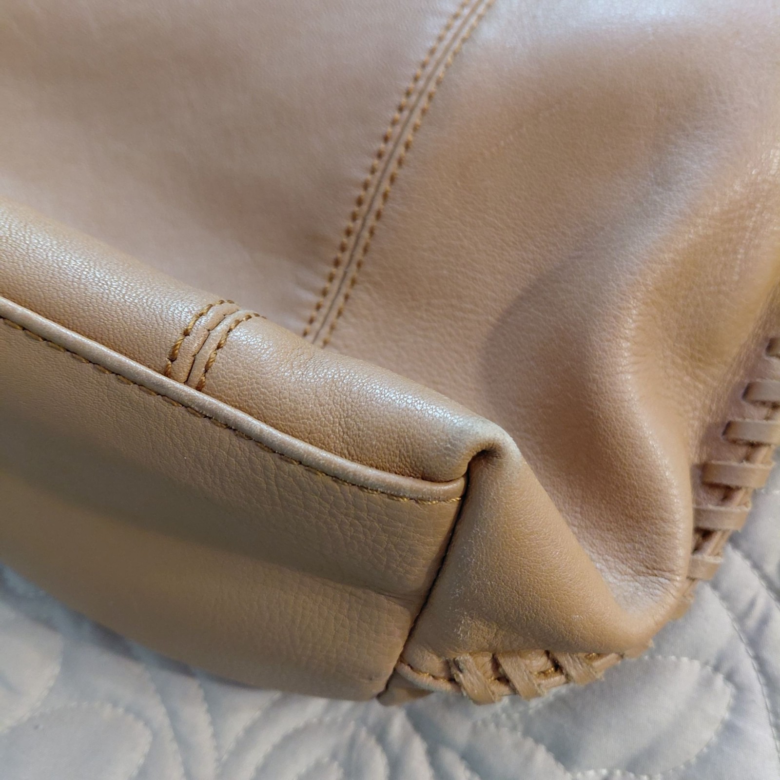 Tommy Bahama big leather bag accent stitching logo hangtag