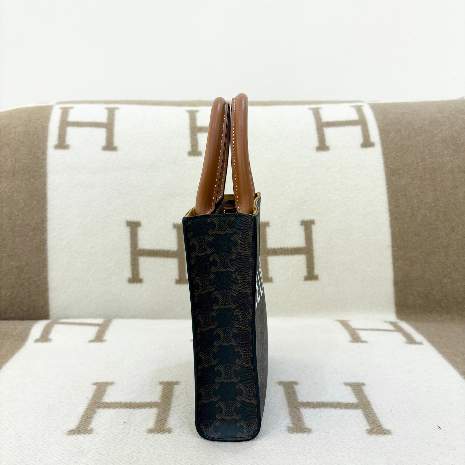 Celine Nano Vertical Cabas Brown Charcoal Triomphe (0610m5)