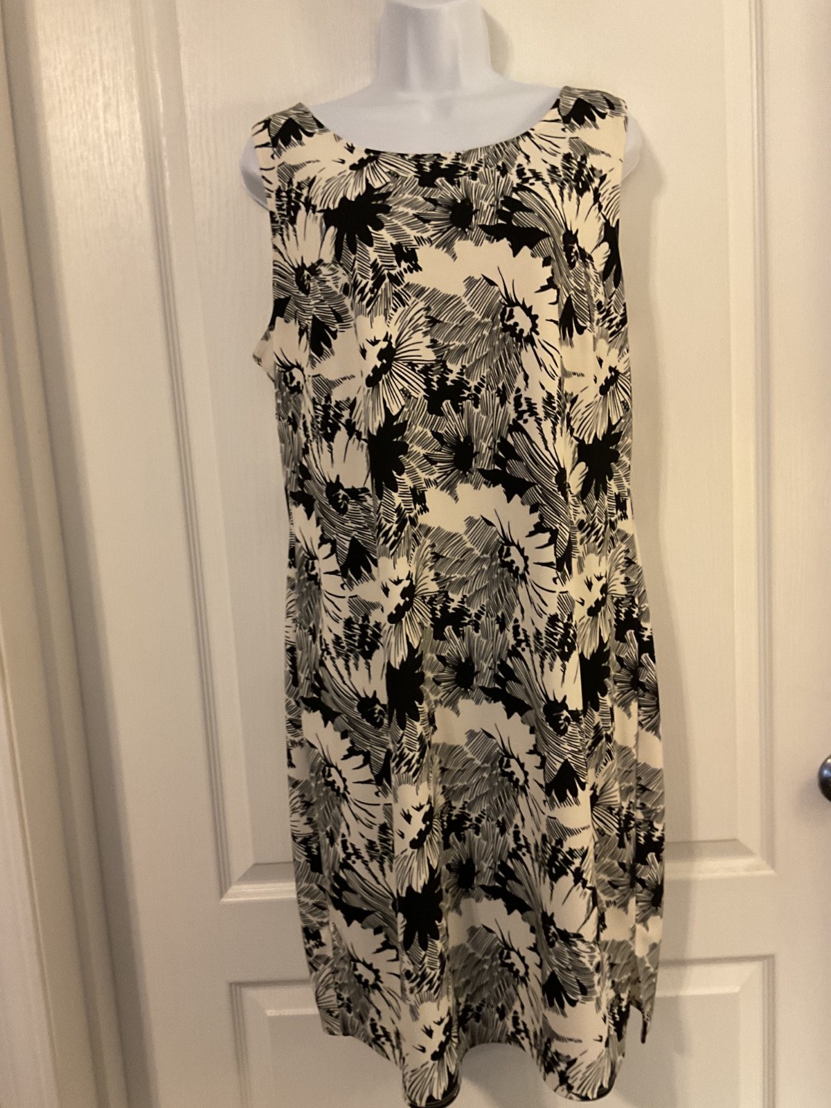 Ann Taylor Loft Black & White Floral Print Sleeveless Dress Size L -B13