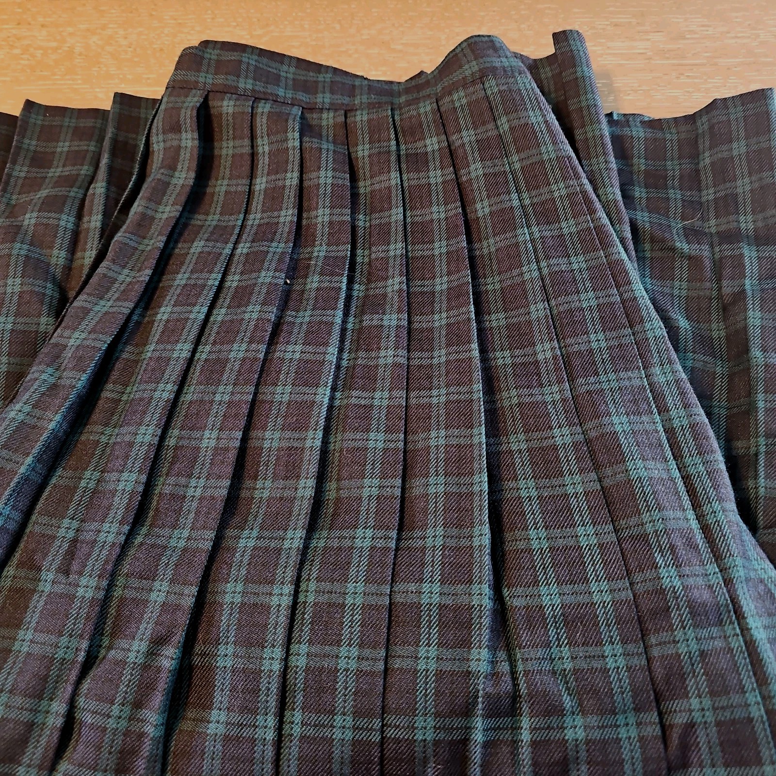 VTG Requirements 20W Navy Green Pleated Plaid Side Zip Skirt. Schoolgirl