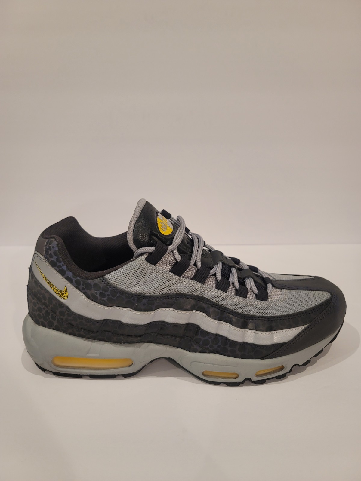 NIKE AIR MAX 95 SE REFLECTIVE OFF NOIR AMARILLO WOLF GREY SZ 11.5 [BQ6523-001]