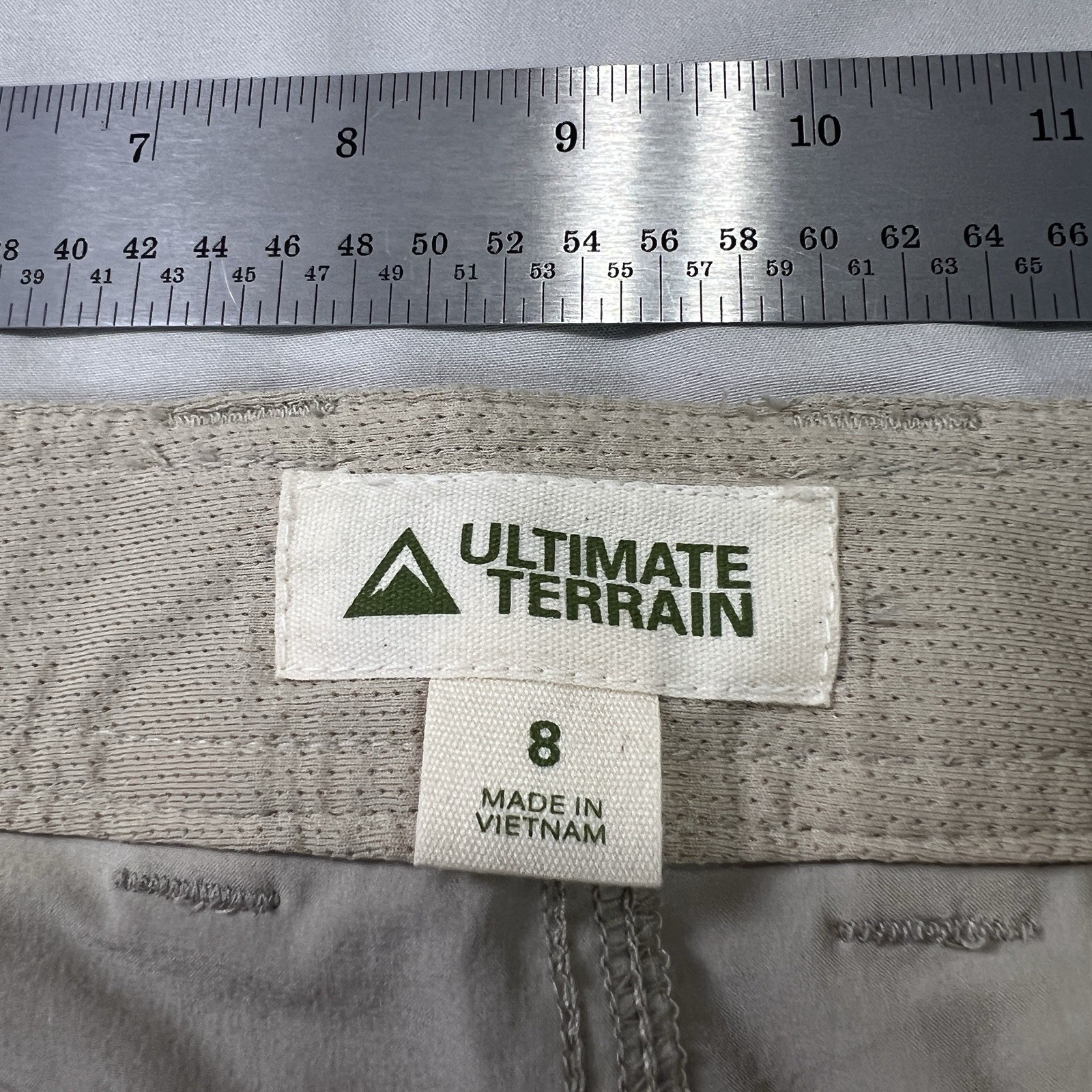 Ultimate Terrain Cargo Pants Womens 8 Beige Stretch Outdoor Water Resistant NWT