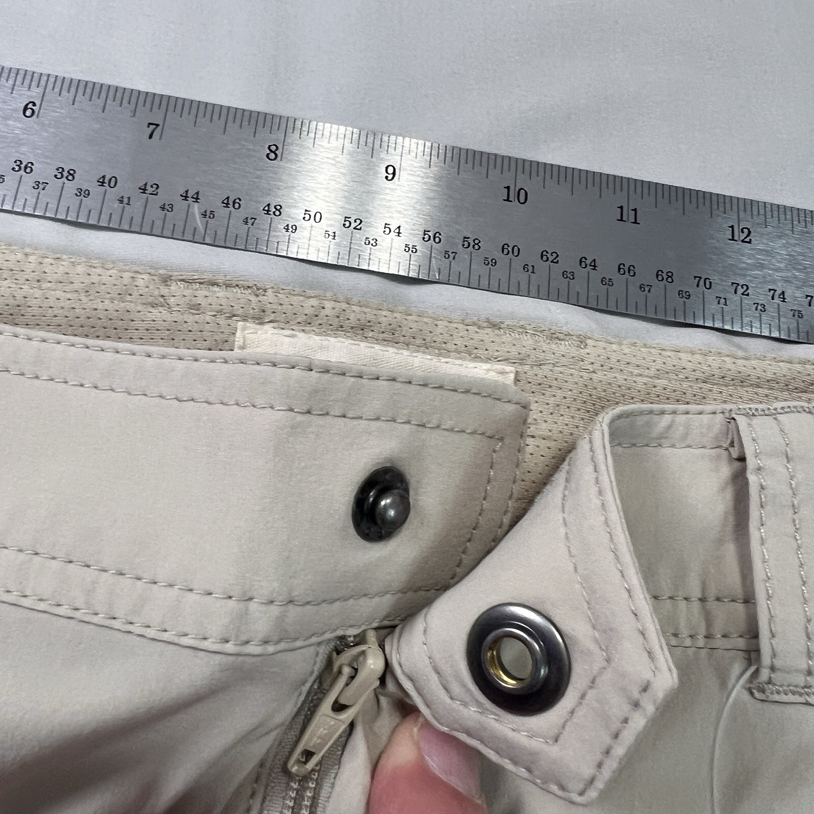 Ultimate Terrain Cargo Pants Womens 8 Beige Stretch Outdoor Water Resistant NWT