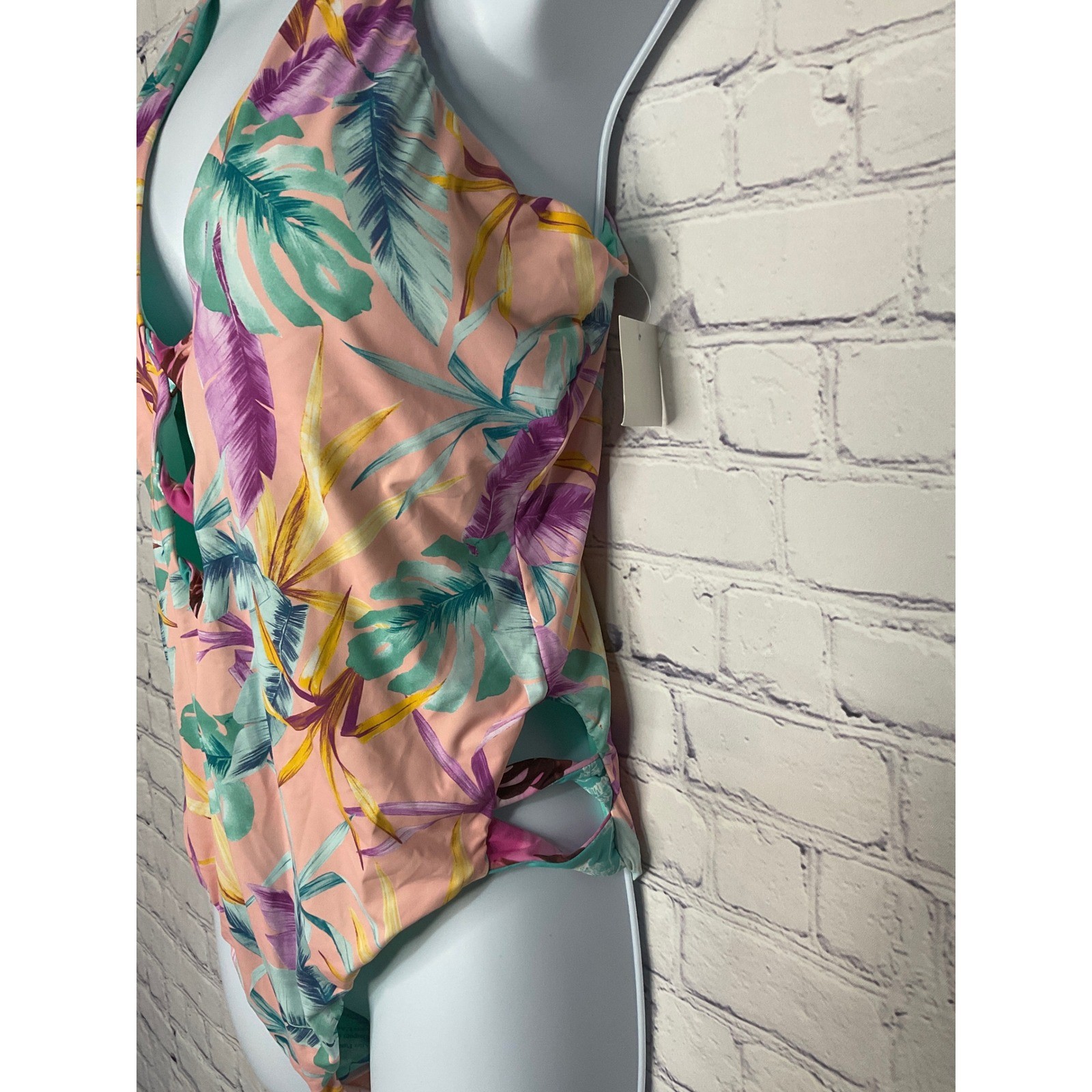 Bar III Women’s XL Plunge Lace-Up Tropical Print One Piece Swimsuit NWT