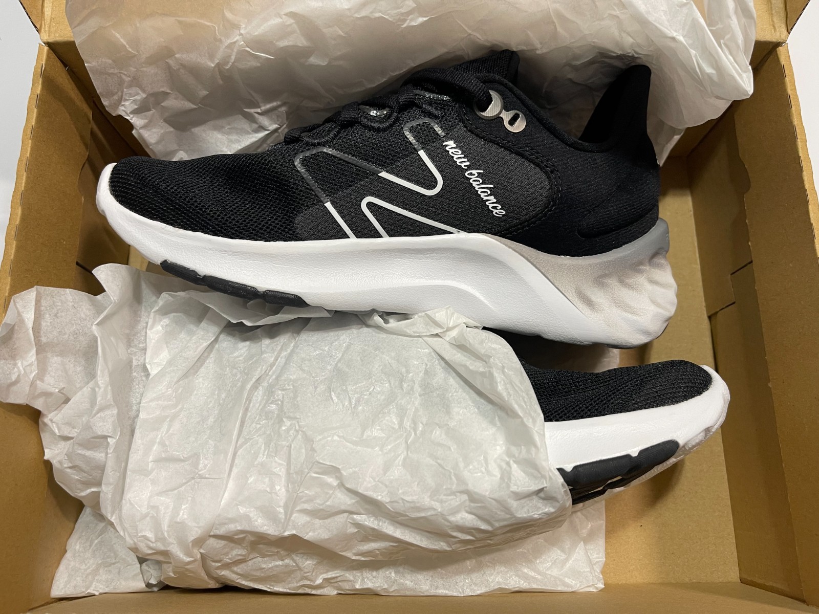 5.5 New Balance womens Fresh Foam Roav V2 Running Shoe, Black/White