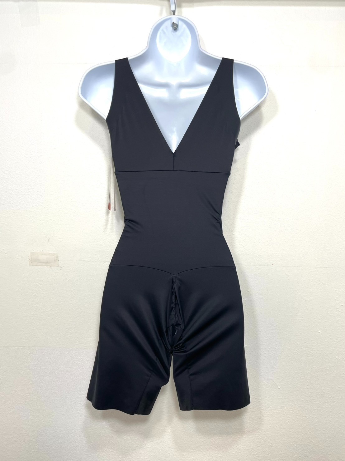NWOT Leonisa Women’s S Undetectable Step-In Mid-Thigh Body Shaper 18483 Black