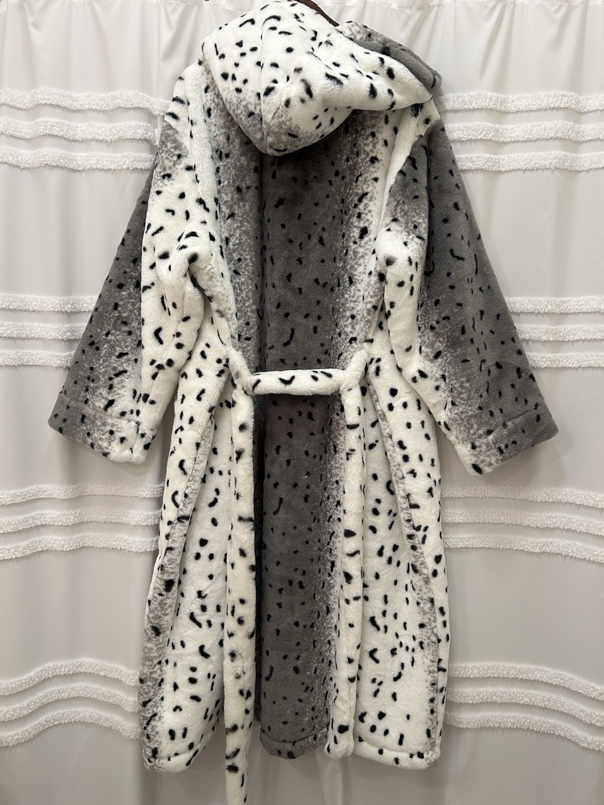 Minky Couture Designer Robe Leopard Plush Belt Unisex M/L Medium Large – GRC