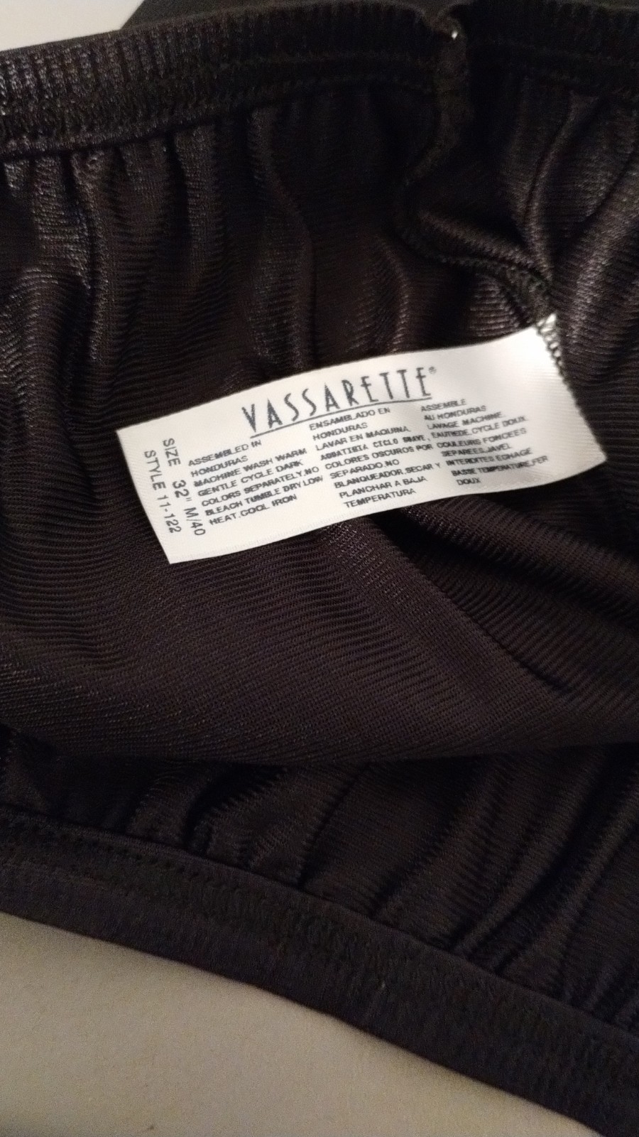Vintage Half Slip SIZE MEDIUM black nylon 32″ W/ slit VASSARETTE NWT
