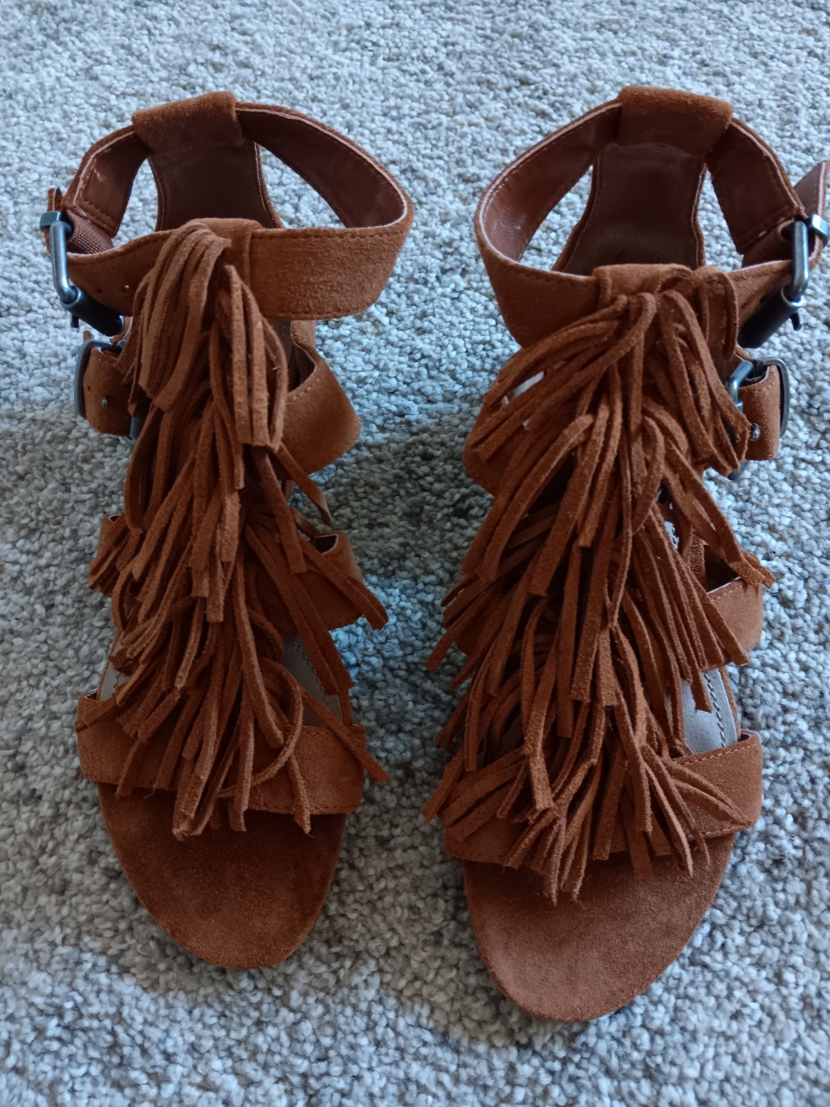 KENNETH COLE REACTION WOMANS STRAPPY FRINGE SANDALS NWOB SZ 5 1/2