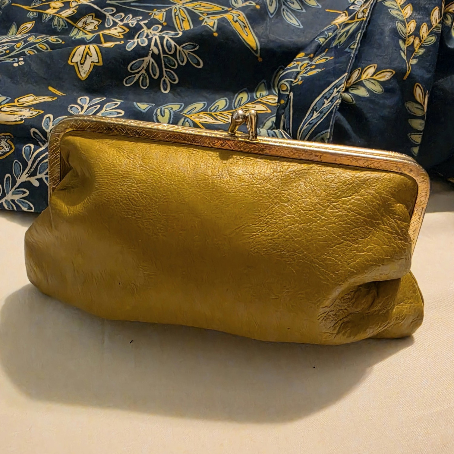 Vintage Mustard Yellow Kiss Lock Clutch Wallet Coin Purse Gold Tone Frame 7″x4″