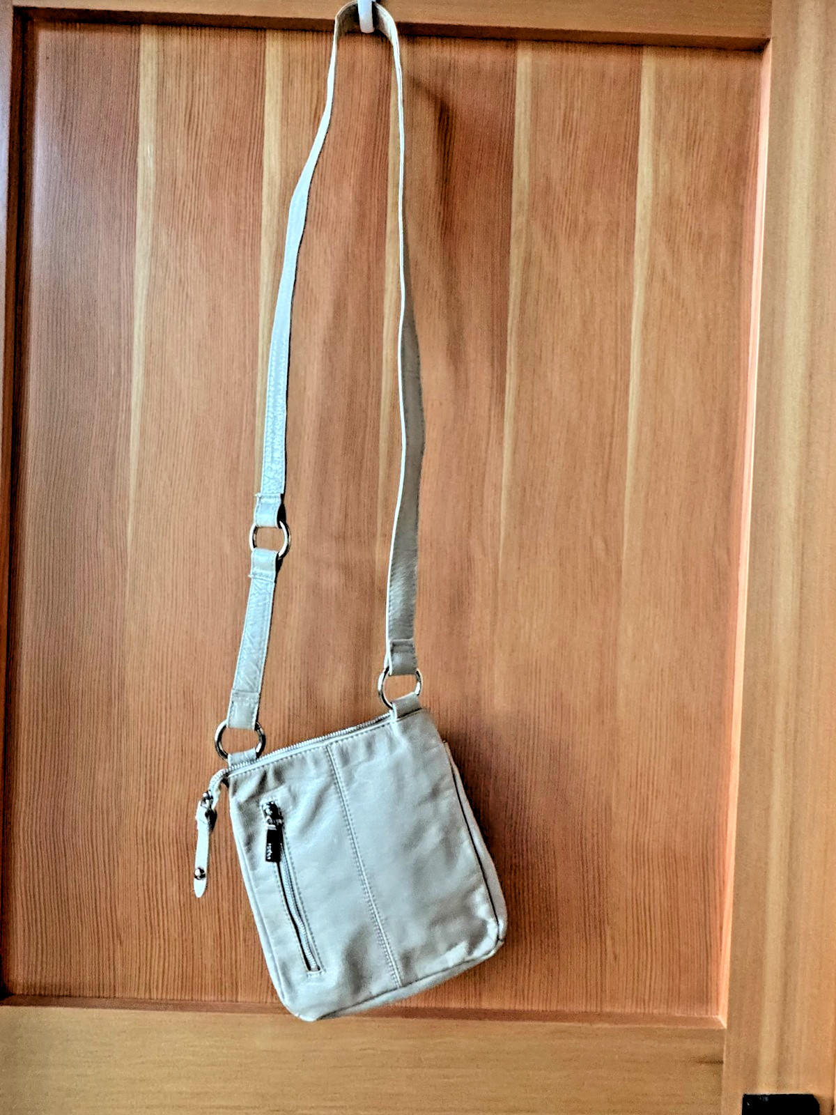 HOBO The Original Crossbody Leather Purse Bag in Cream/Beige/Stone – EUC