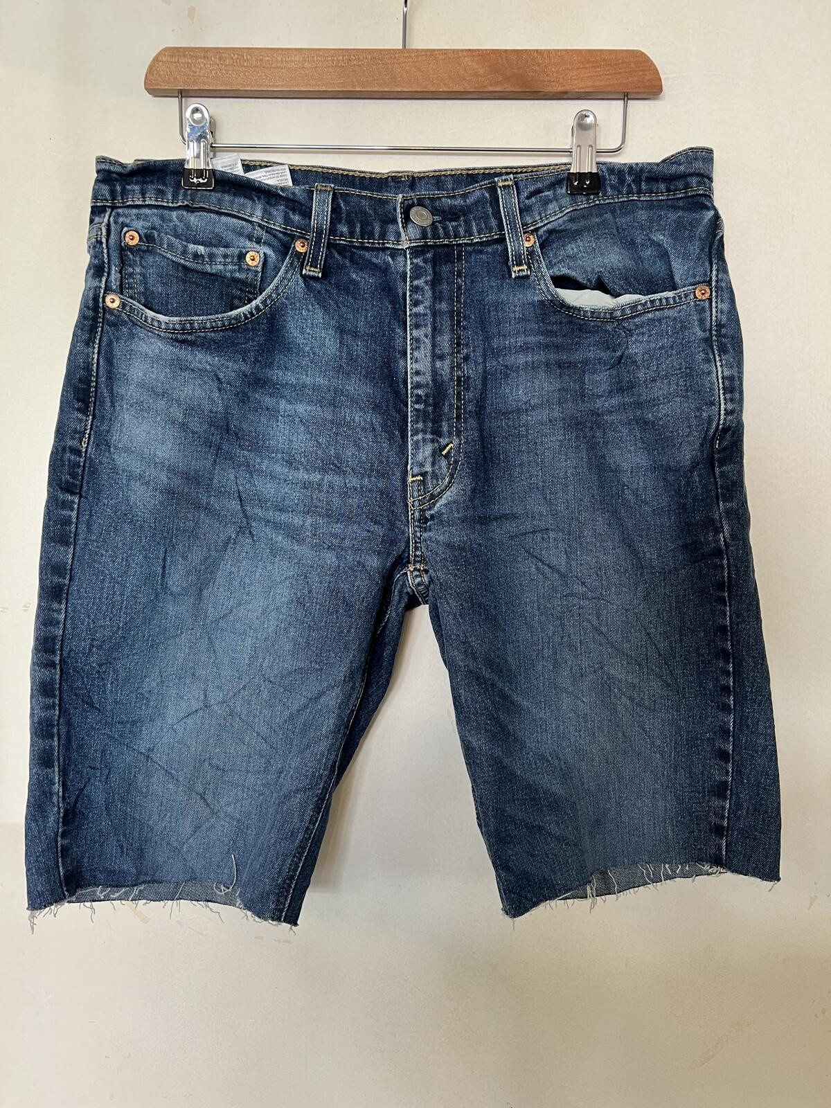 Levi’s 541 Short Blue Denim W34 *Cut off * Grade A
