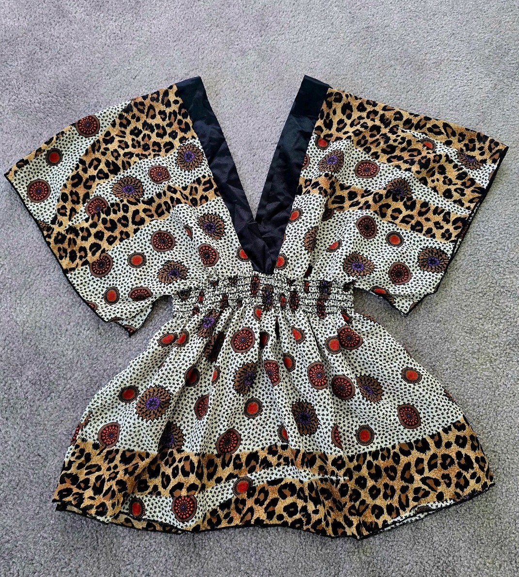 Famosa Abstract Leopard Print Butterfly Sleeve Smocked V-Neck Blouse Size Small