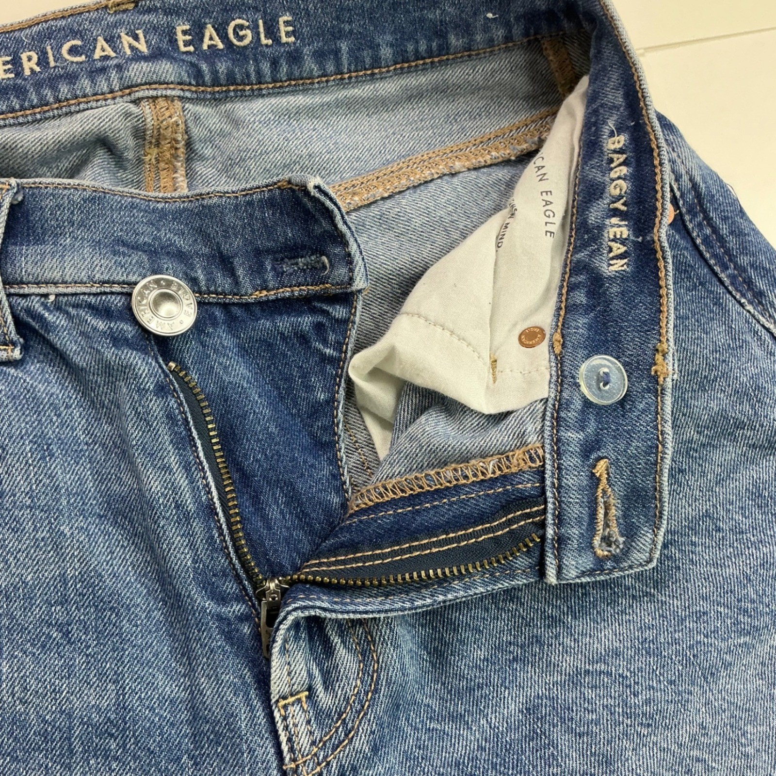 American Eagle Blue Baggy Jean Womens 2 Mid Rise Wide Leg Medium Wash Distressed
