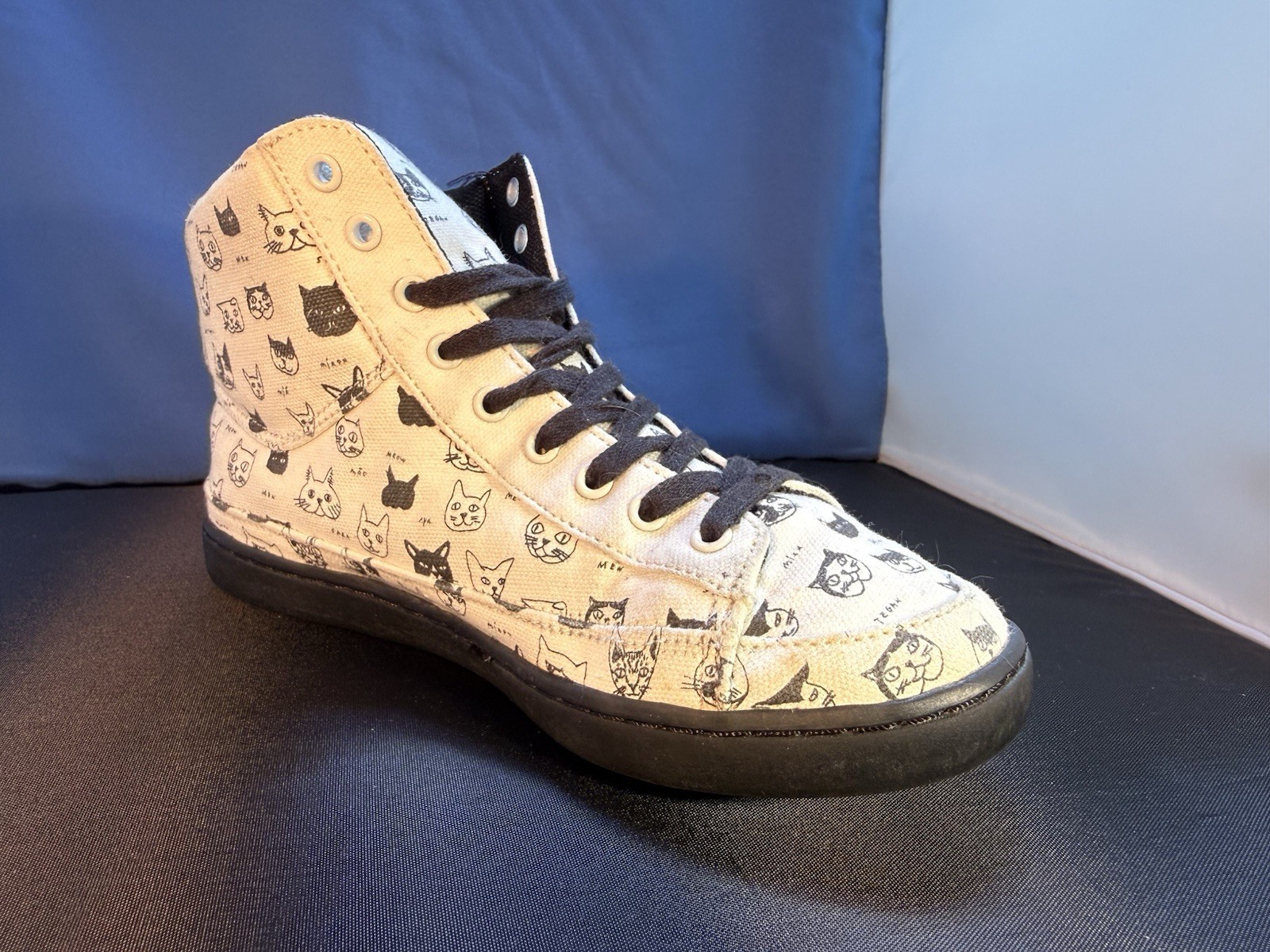 Keep Brand Tegan and Sara’s Hi Top Guerra Cat Print Shoes • Size US Women’s 5