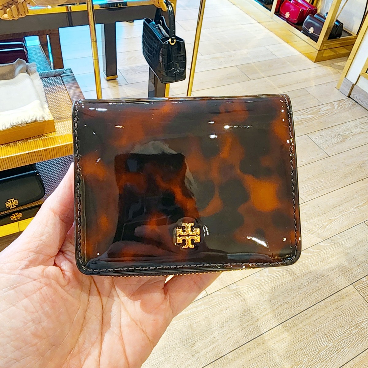 Latest Tory Burch Emerson Patent Leather Tortoise Compact Wallet 165945