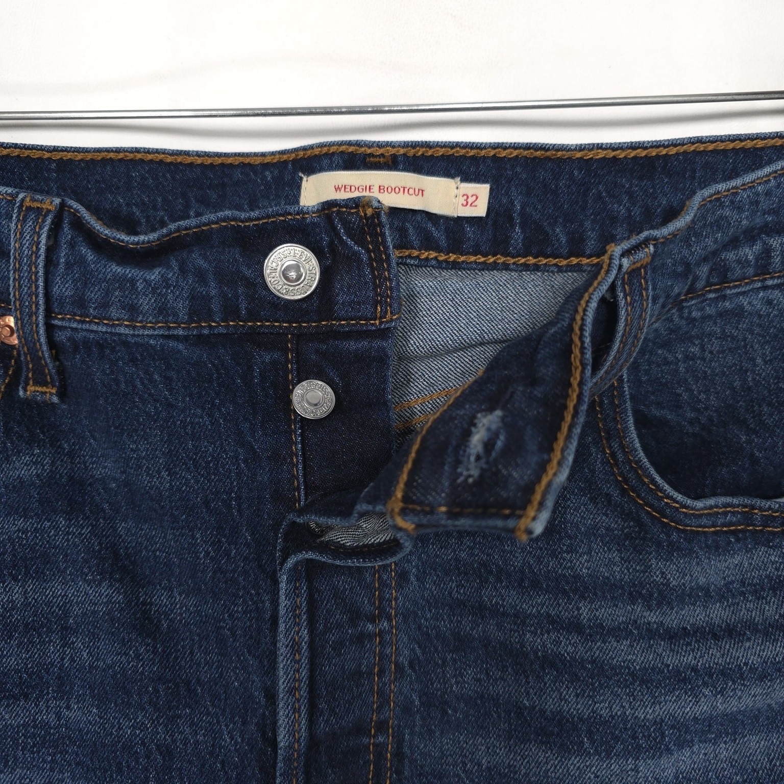 LEVIS PREMIUM Women’s Jeans Wedgie Bootcut Flare 32 Button Fly A8710-0001